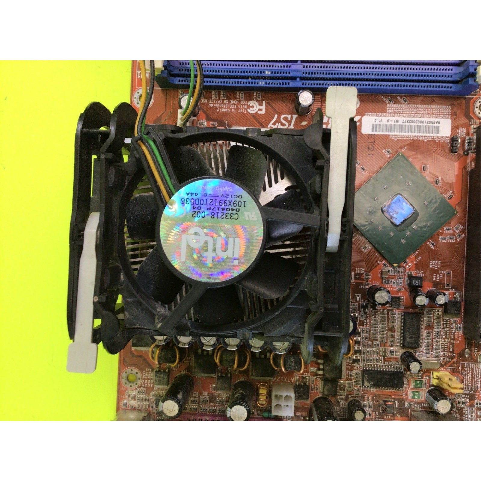 Retro Gaming Motherboard ABit-IS 7 G Pentium 4 2.80 GHz with Heat Sink