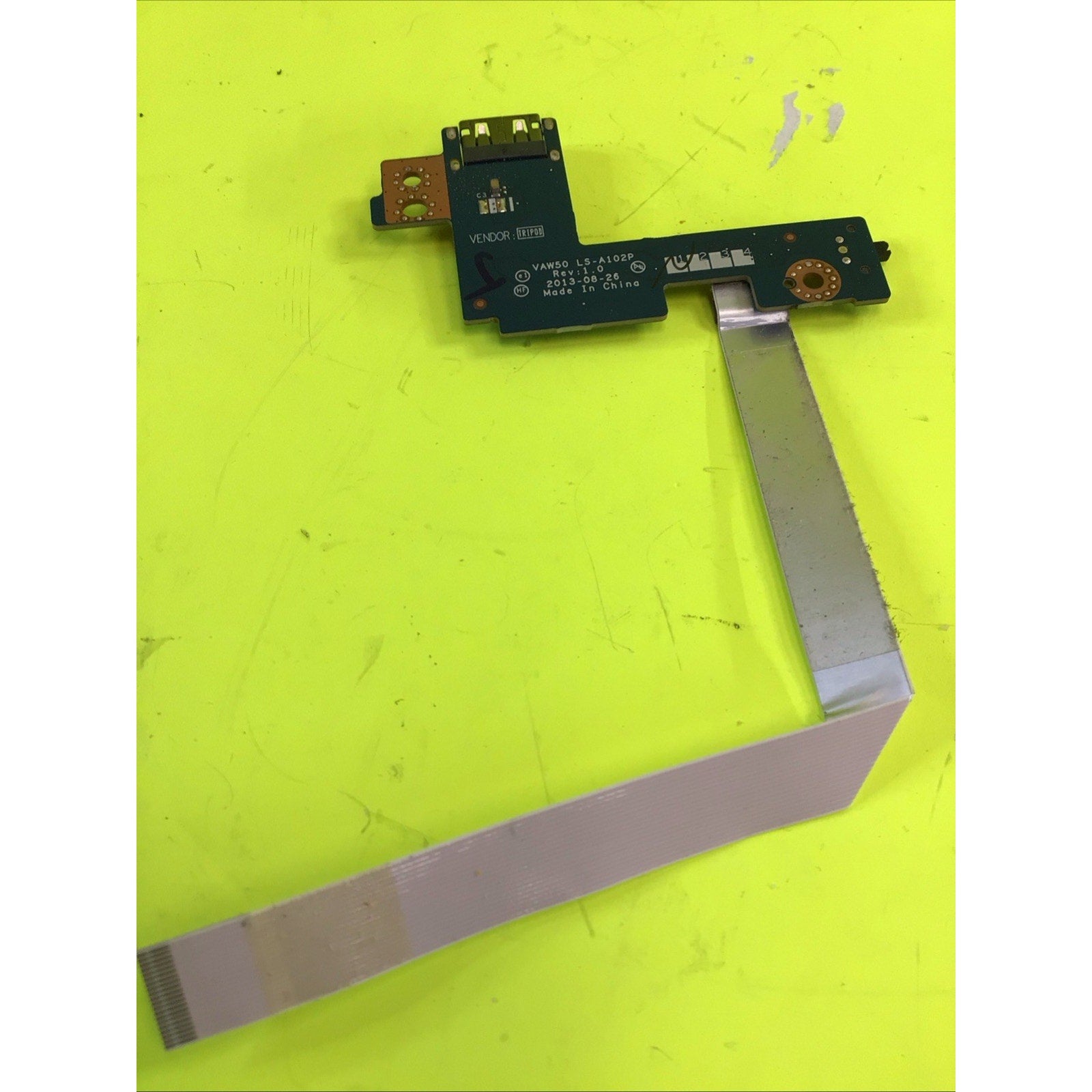 Dell Latitude E5540 USB and Wi-FI I/O Board NBX0001H300 LS-A102P