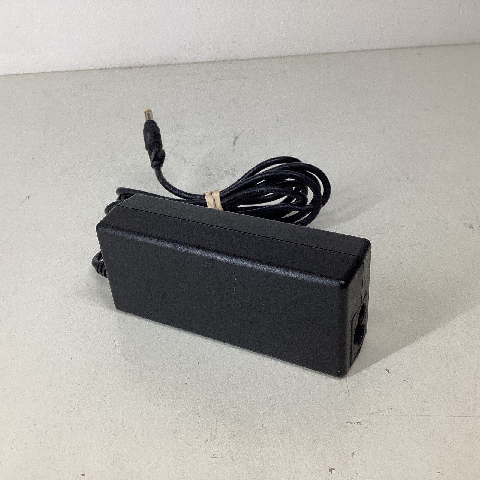 HP 65W AC Adapter Laptop Charger 239427-004 239704-001