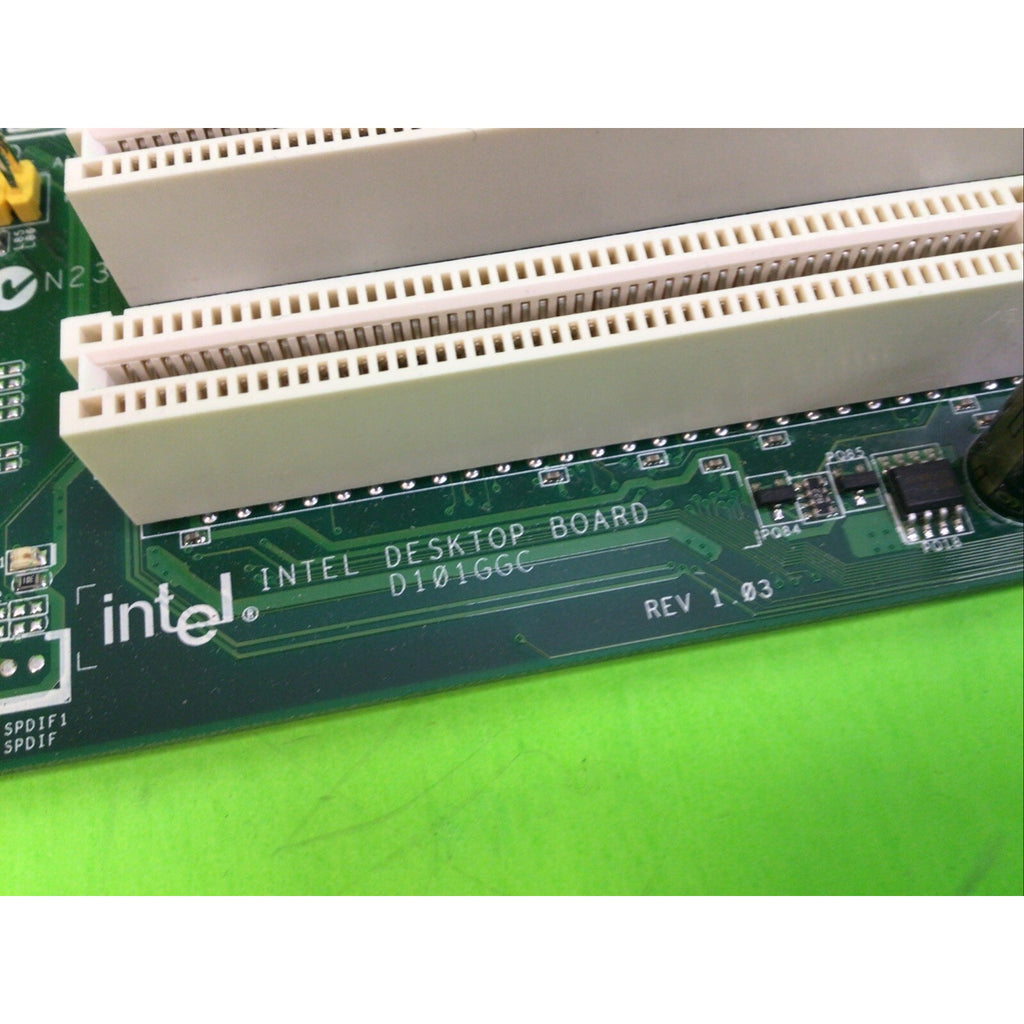 Intel D101GGC E210882 Desktop Micro ATX LGA775 with I/O Shield and 1GB RAM