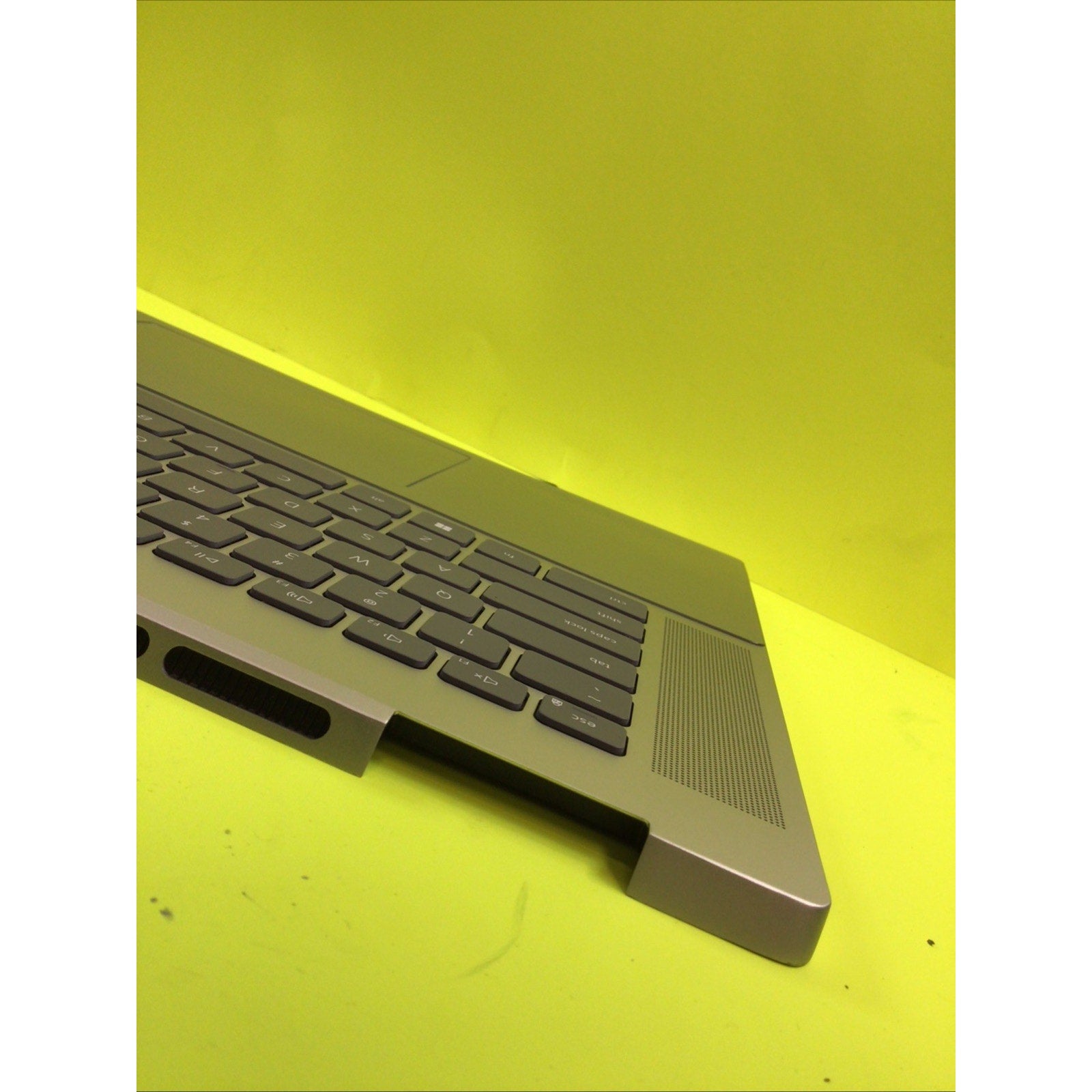 Dell Inspiron 16 7620 Keyboard Touchpad Palmrest Assembly FOR PARTS or REPAIR