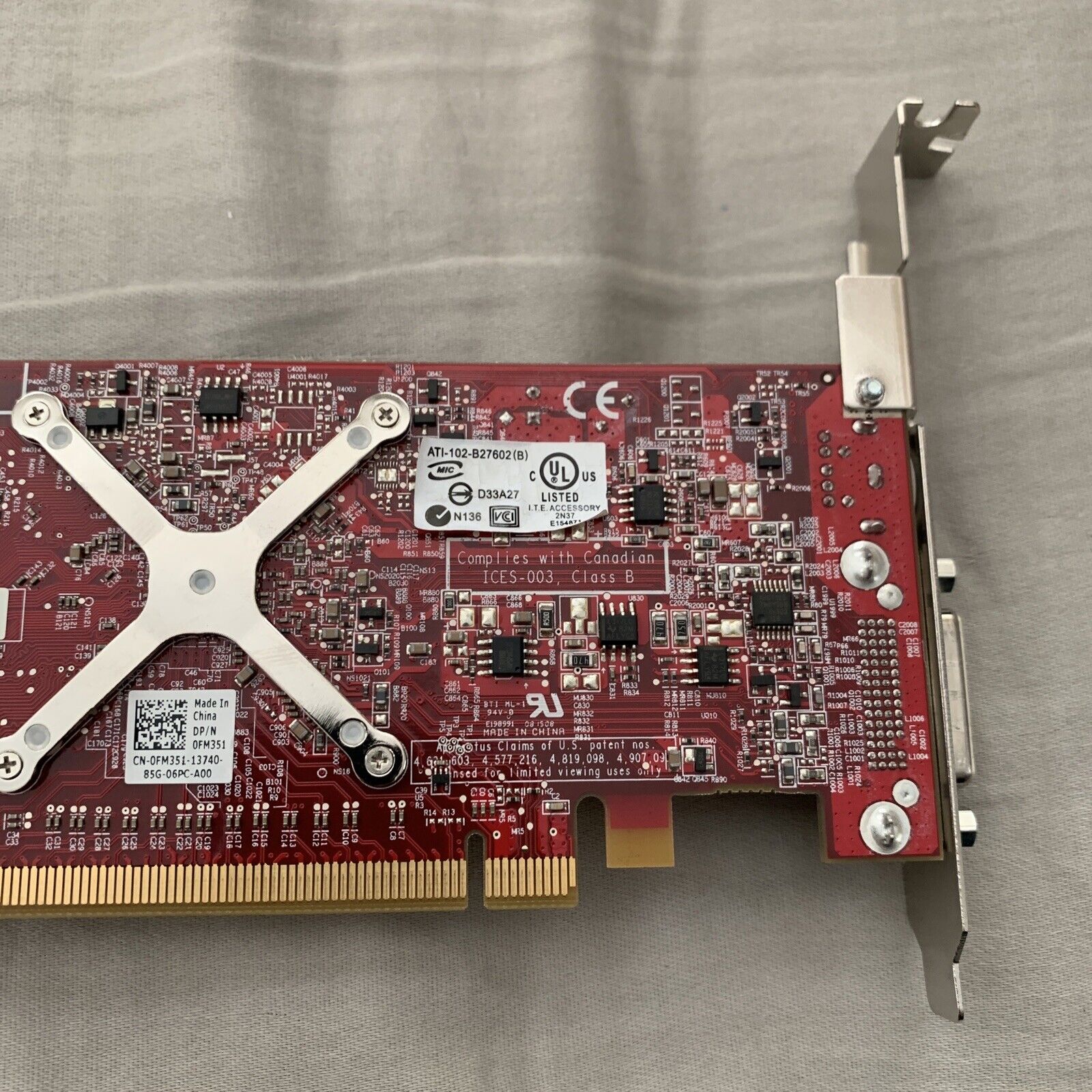 Dell ATI Radeon HD2400XT 256MB PCIe Video Graphics Card 102-B2760701 0FM351