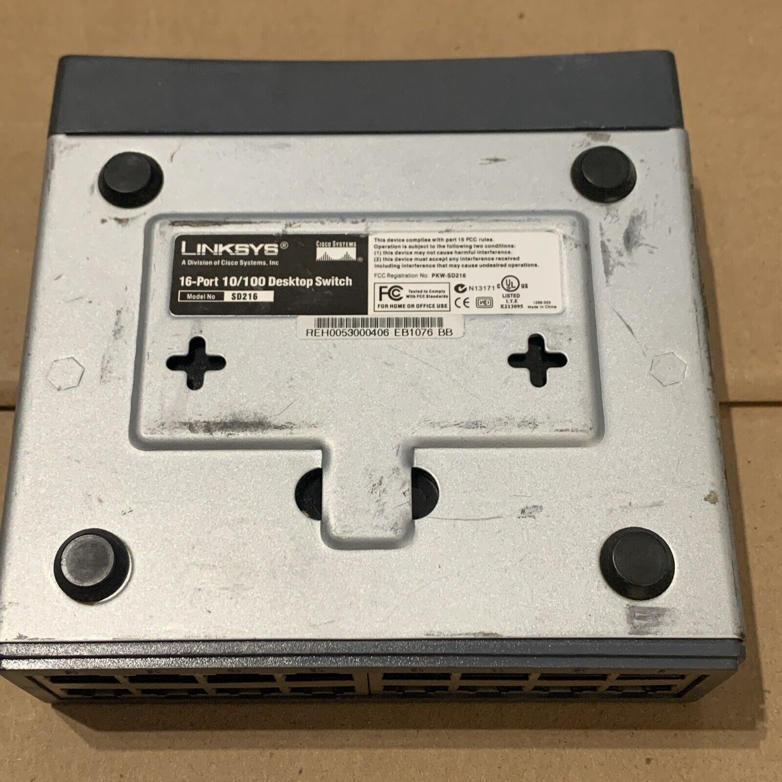 Linksys SD216 16-Port 10/100 Desktop Ethernet Network Switch - No Power Adapter