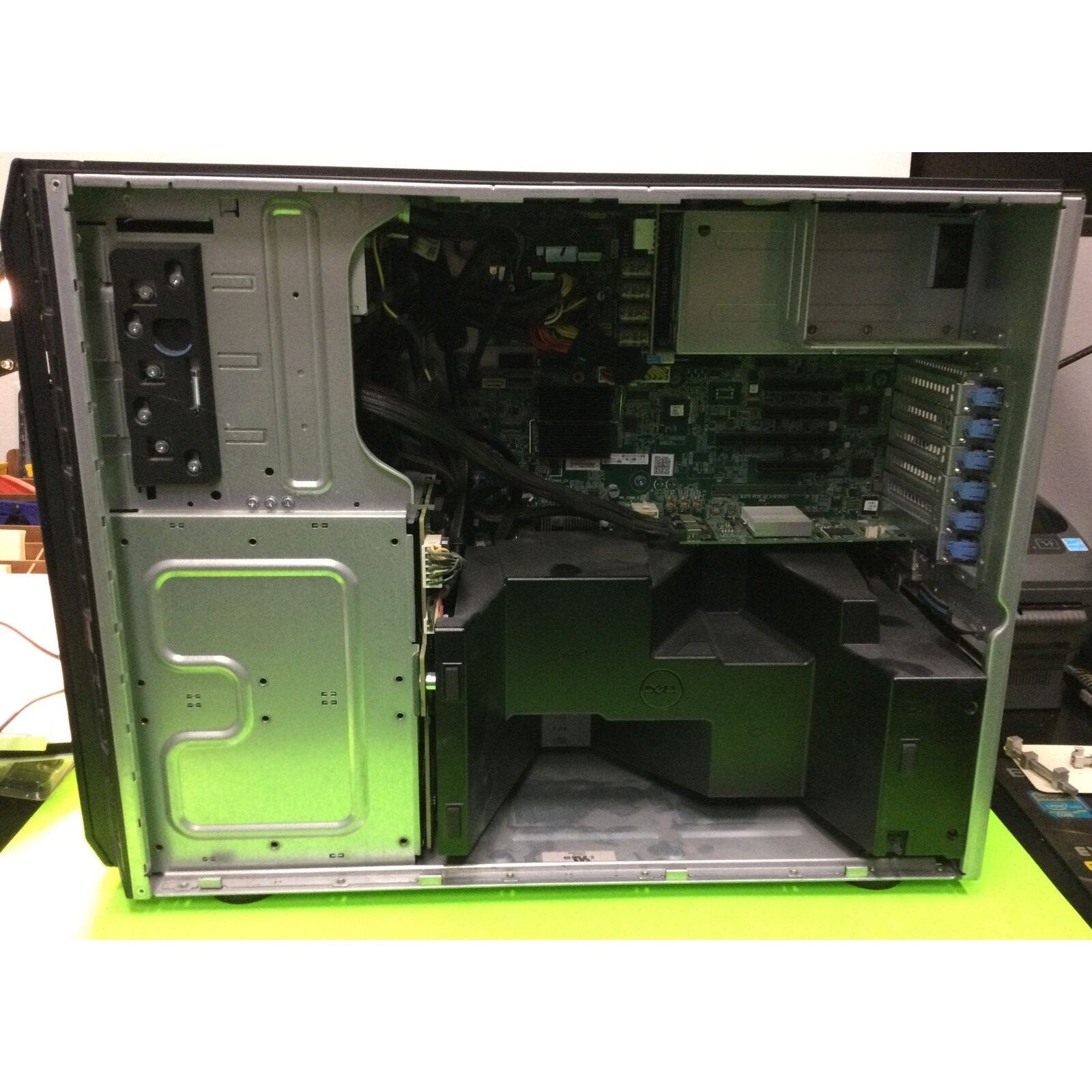 Dell PowerEdge T320 Server Intel Xeon E5-2450 @ 2.10 GHz 32GB RAM NO HDD