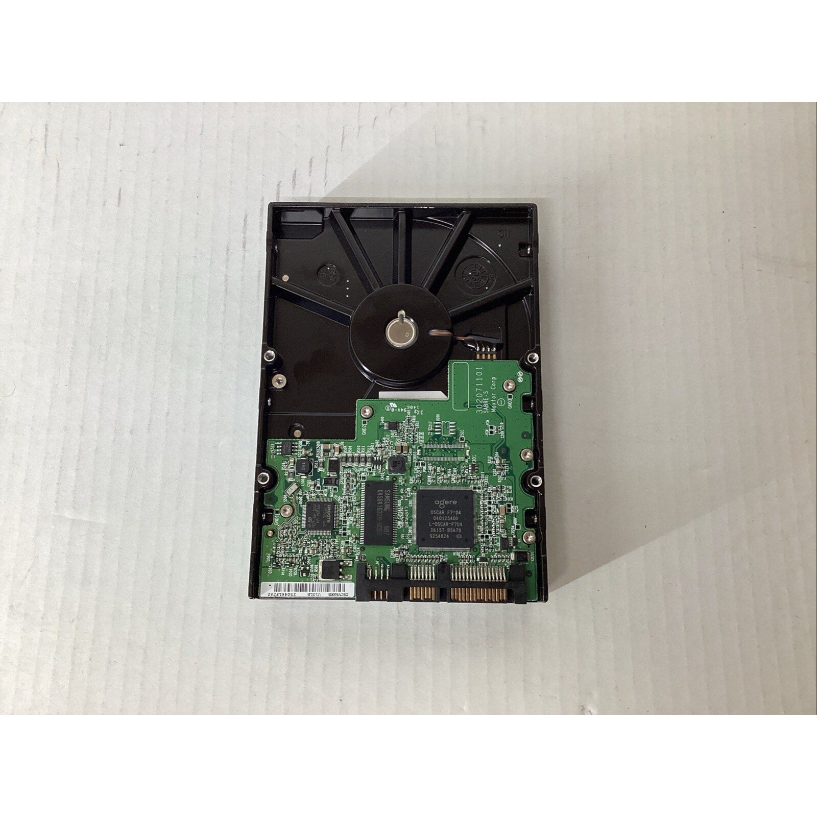 Maxtor DiamondMax 10 200GB SATA 6L200M0 BACE1G10 K,M,C,A MA6L200M0 Hard Drive