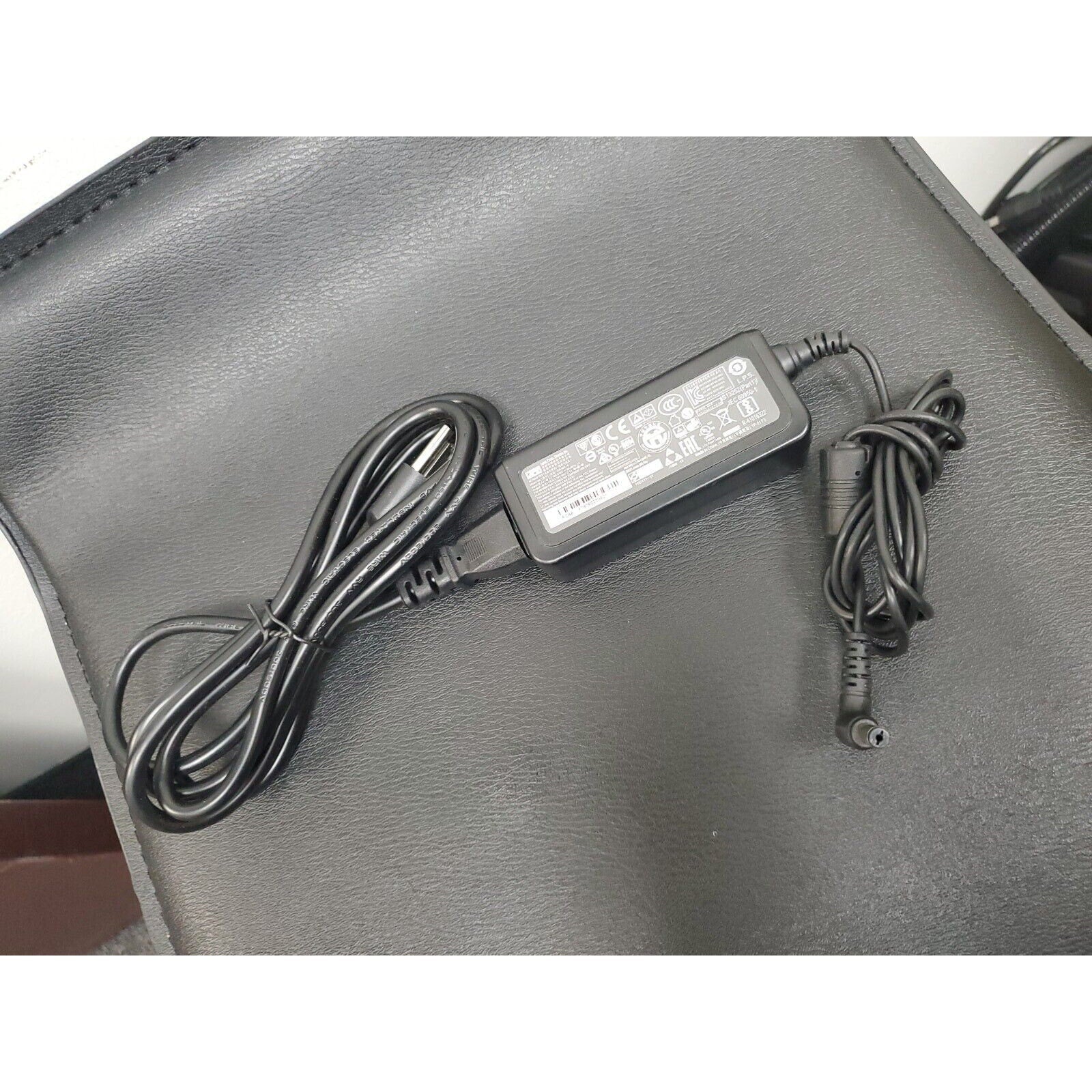ORIGINAL AC Adapter Charger Power Cord for Asus APD DA-40A19 Y18160203621