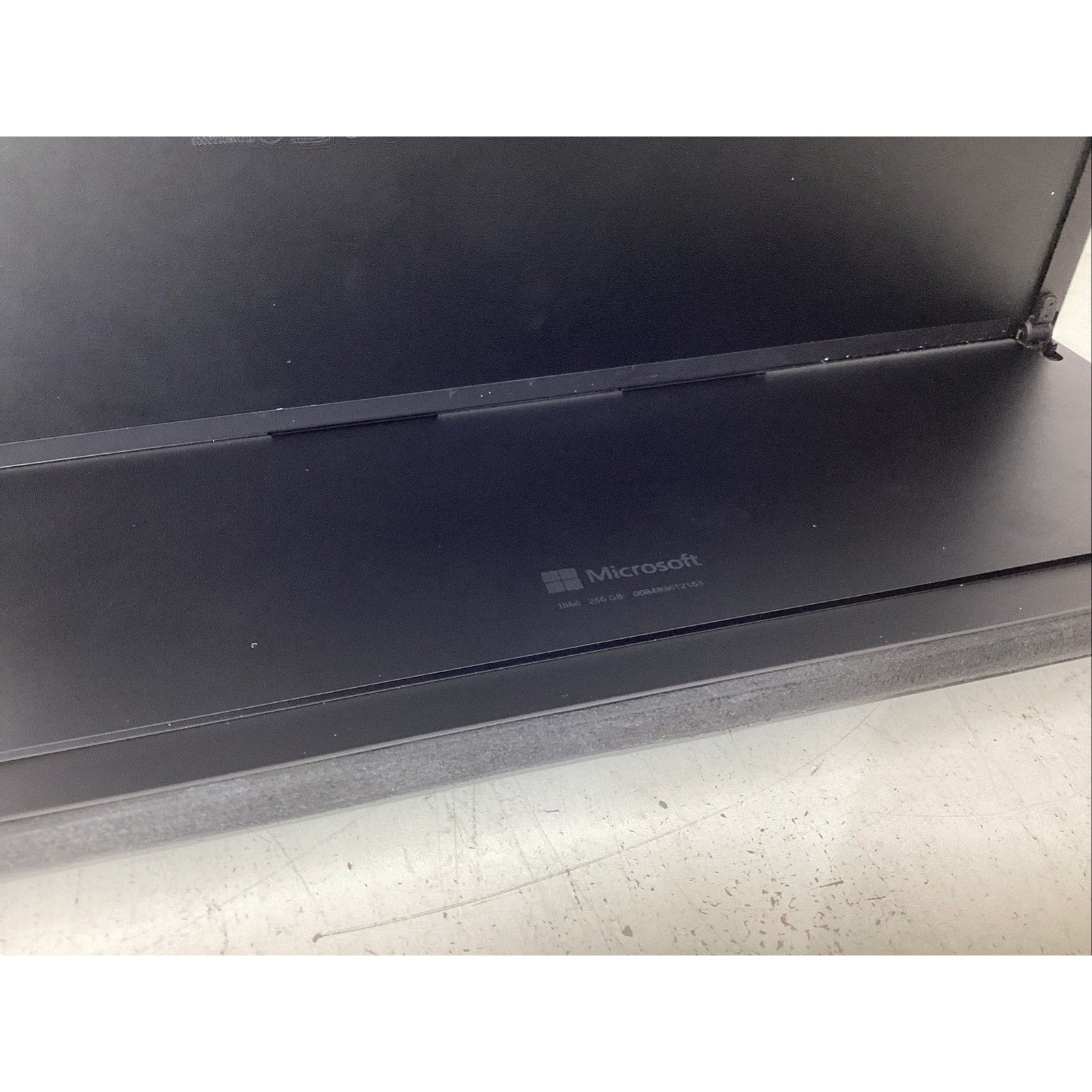 Microsoft Surface Pro 7 1866 12.3" Intel i5-1035G4 8GB RAM 256GB SSD Windows 11