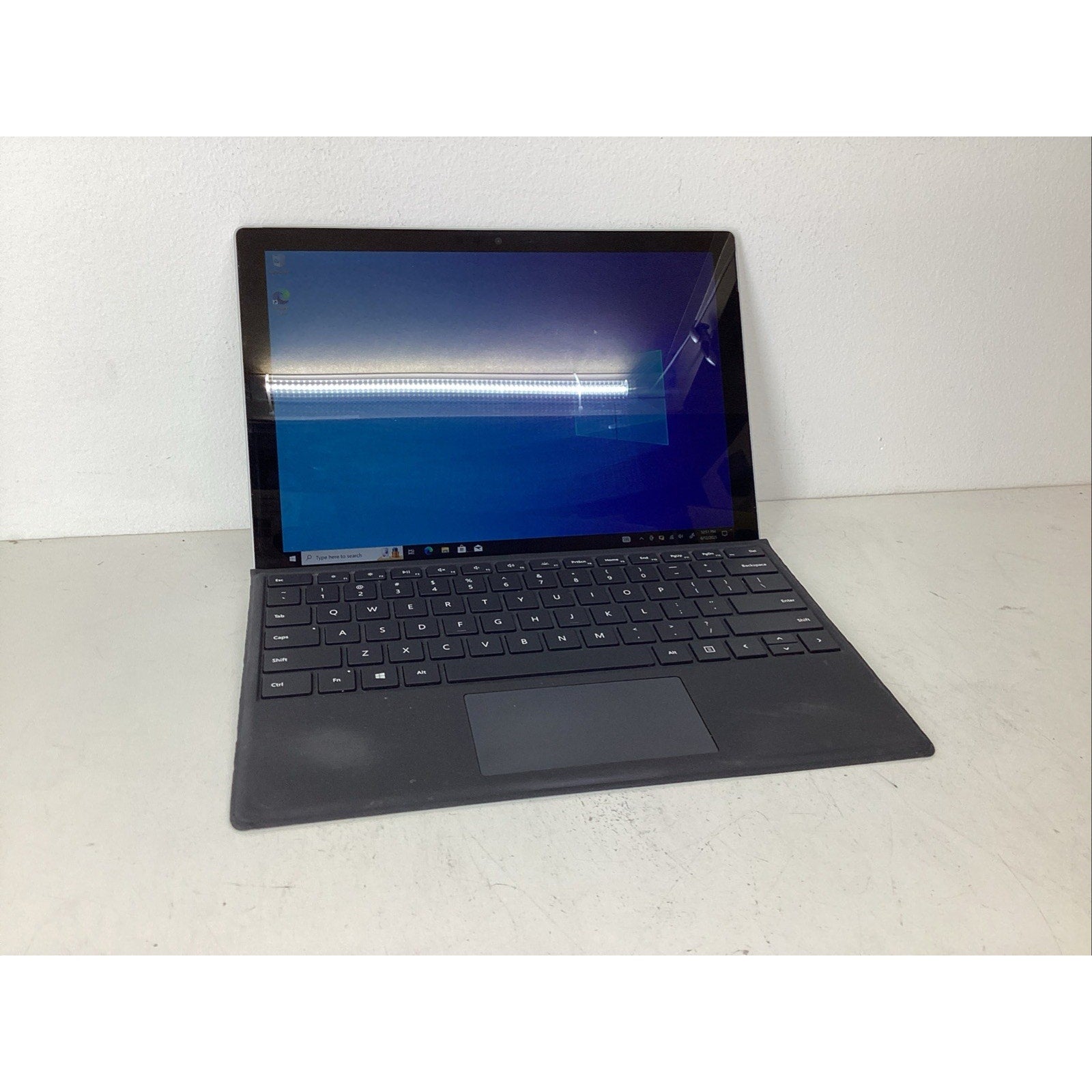 Microsoft Surface Pro 5 1796 12.3" Intel i5-7300 4GB RAM 128GB SSD Win 10