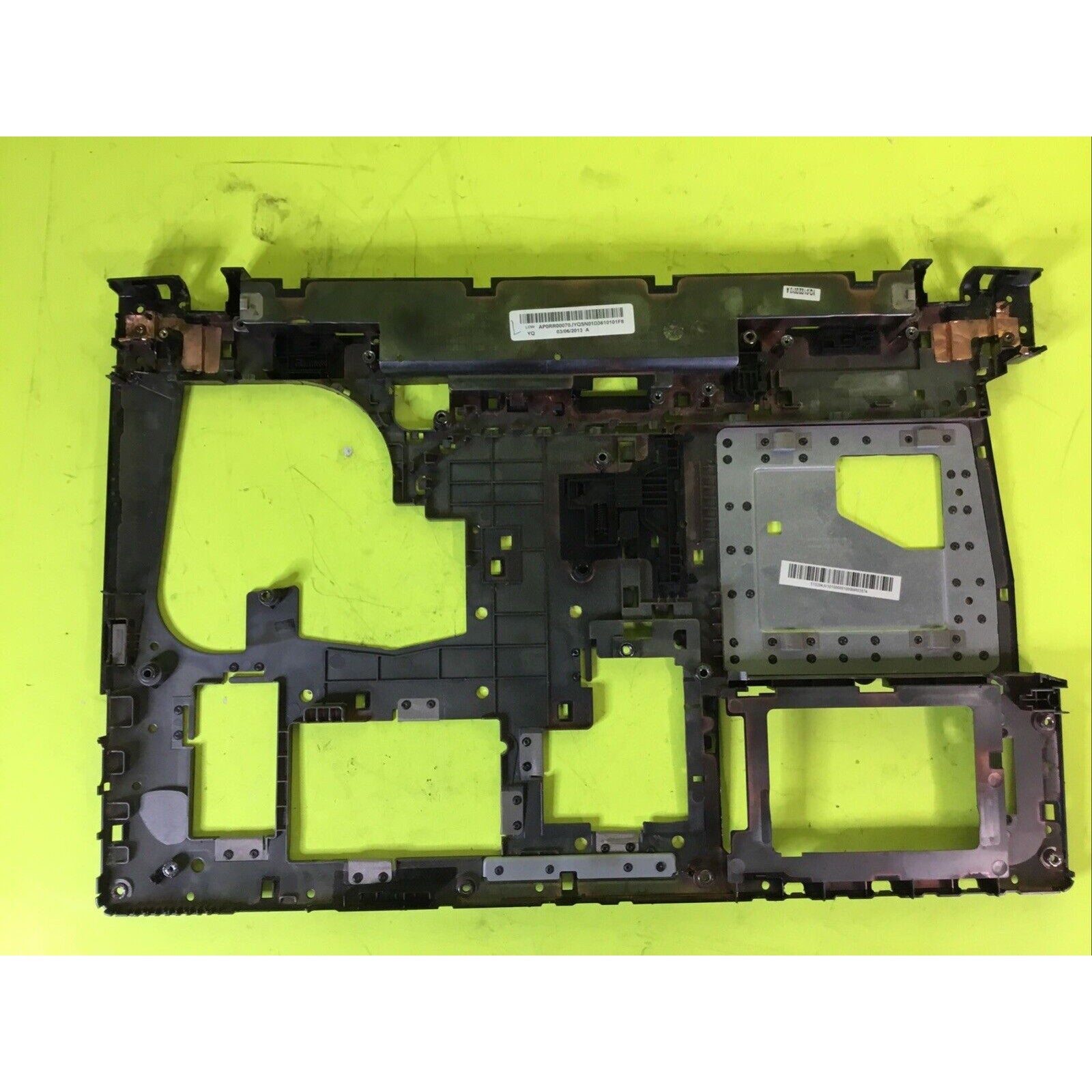 Lenovo Ideapad Y500 Mid Frame