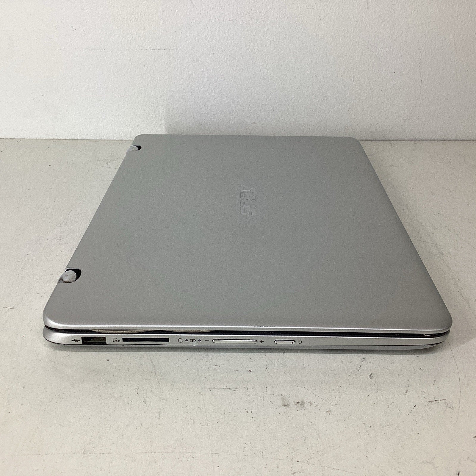 ASUS Q304UA-BHI511 13.3" Intel Core i5-7200U 2.50GHz 2GB RAM No HDD - For Parts