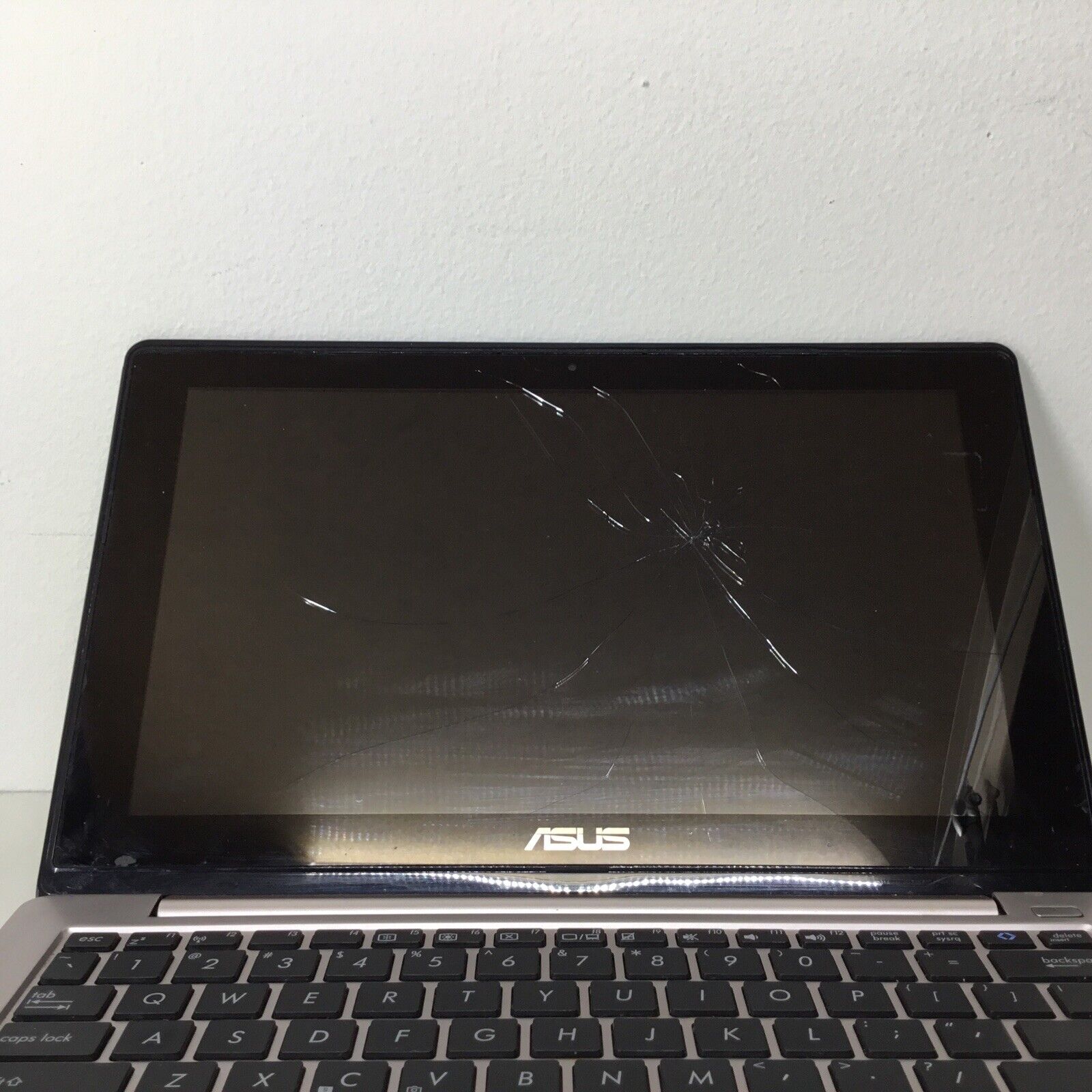 ASUS X202E Notebook PC Intel Pentium CPU 2117U X202E-DB21T No OS - For Parts