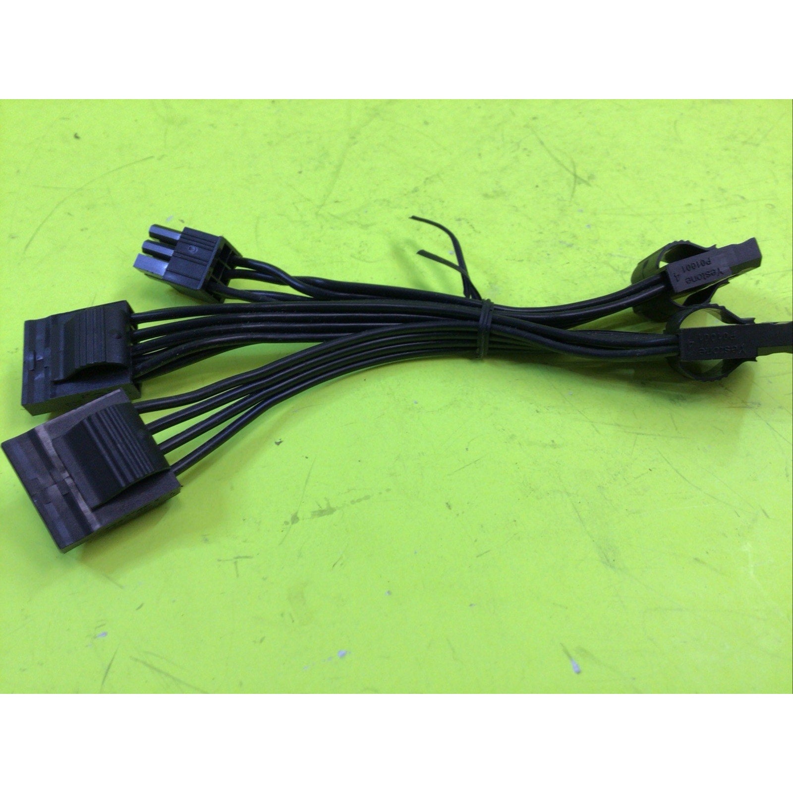 Corsair Molex Cable Type 4 6-Pin to 4x Molex Modular Power Supply Cable