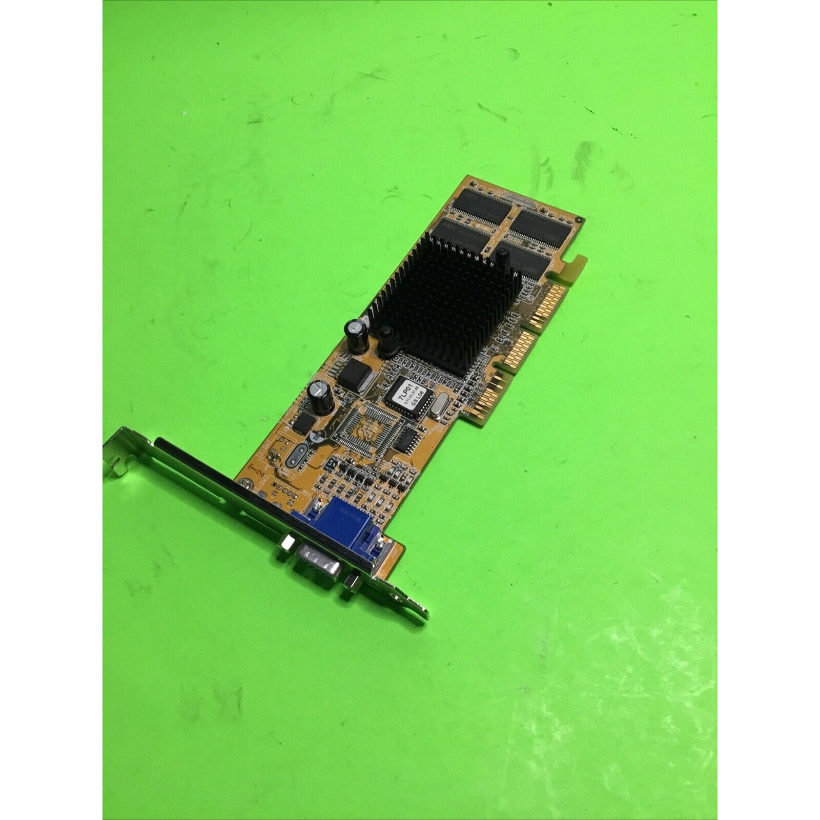 VINTAGE V7100M-LP/32M(T) NVIDIA GEFORCE2 MX200 MAGIC PURE 32 MB AGP VGA MXB185