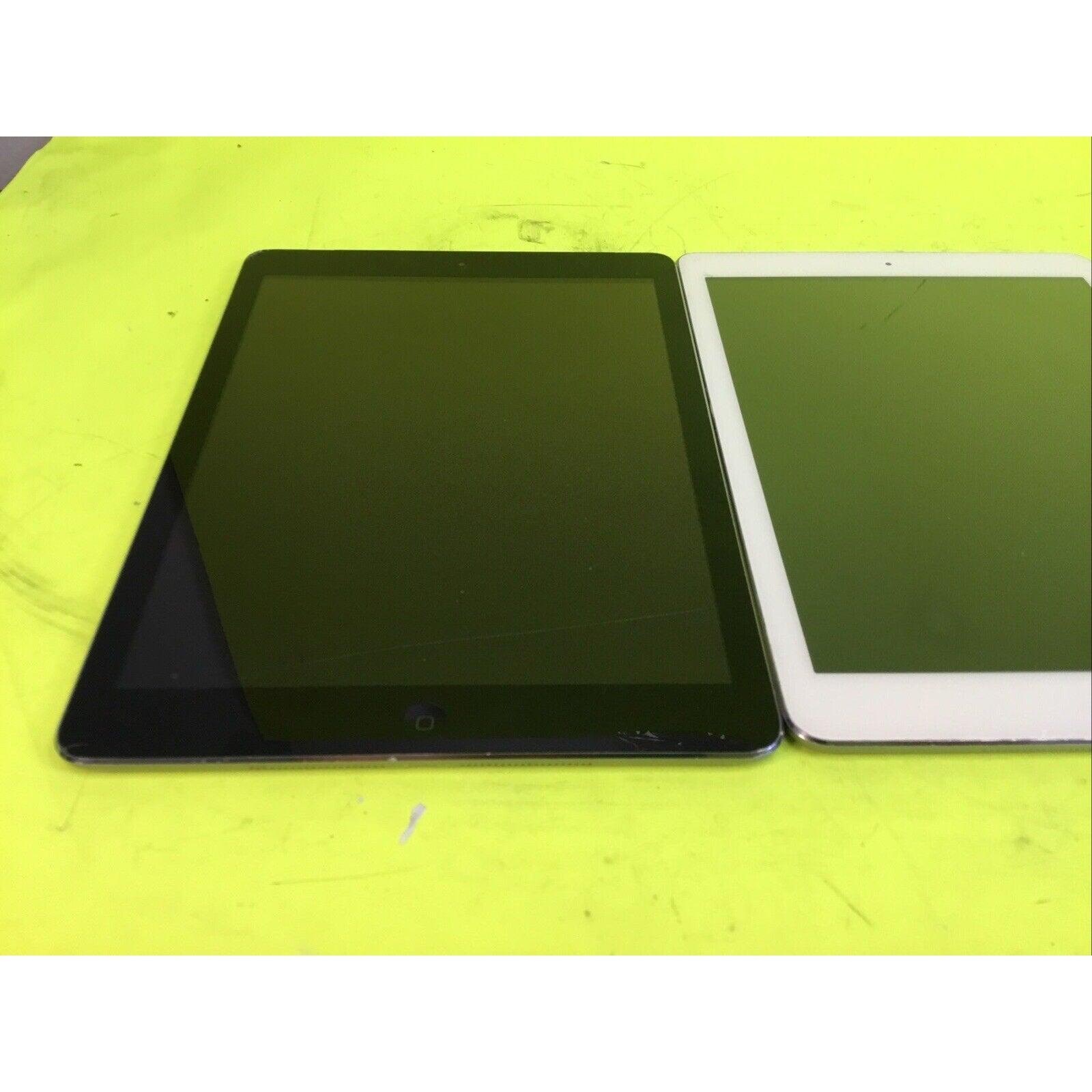 Lot of 3 x Apple iPad 5th Generation/iPad Air FOR PARTS or RECYCLE