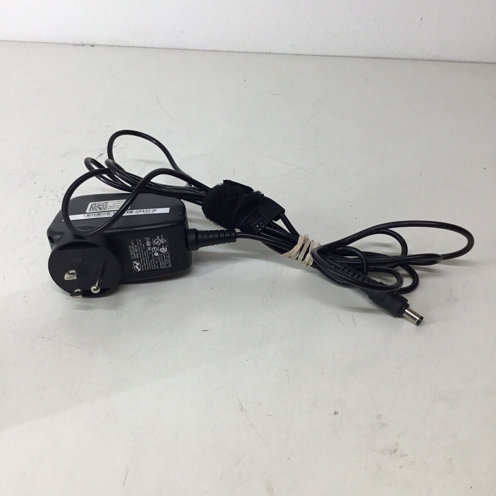 Genuine OEM Dell AC Adapter Power Supply Charger AD6513 19V 1.58A C830M