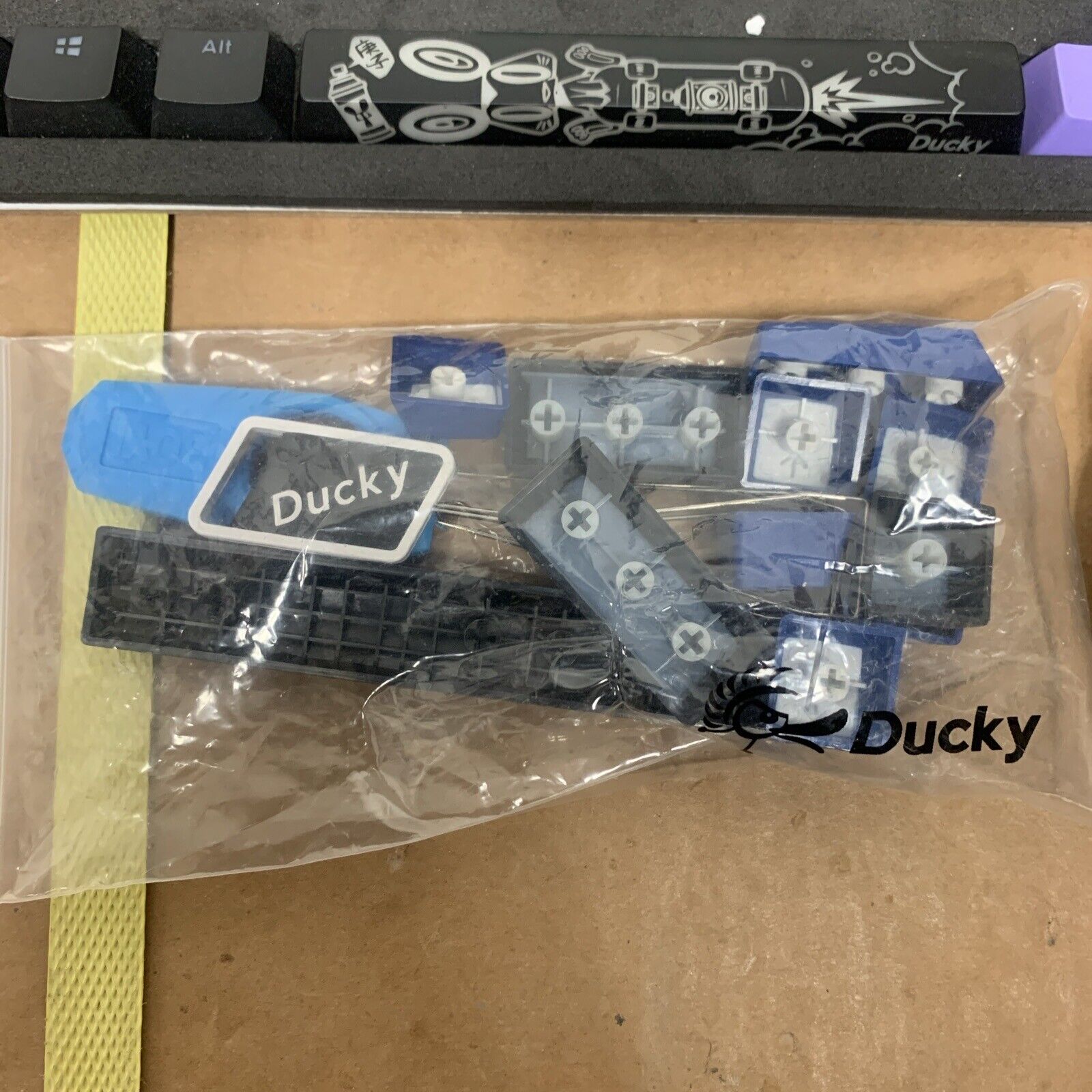 Ducky One 2 SF USB DKON1967ST Keyboard With Replacement Key Caps