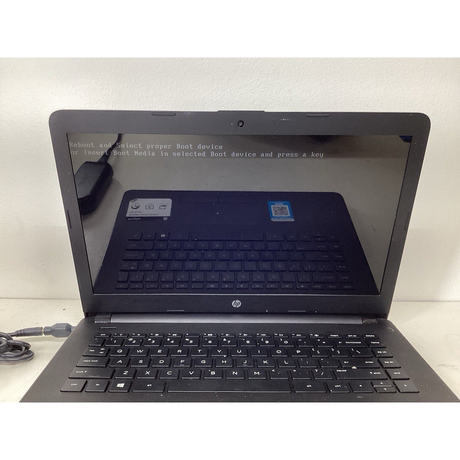 HP 14-bw065nr 14" Laptop AMD Radeon 4GB RAM 32GB SSD - For Parts