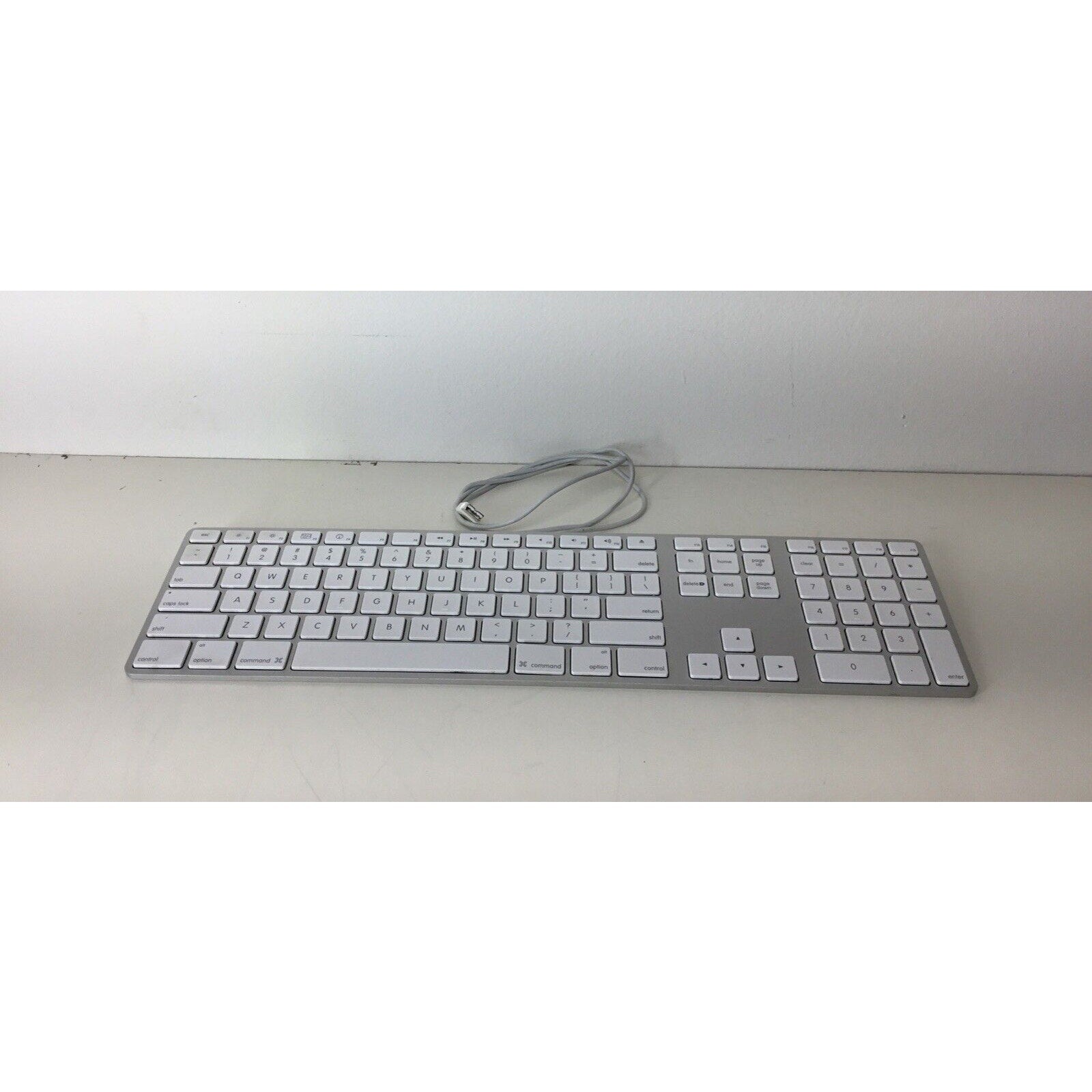 Apple A1243 USB Wired Standard Keyboard White/Silver - For Parts