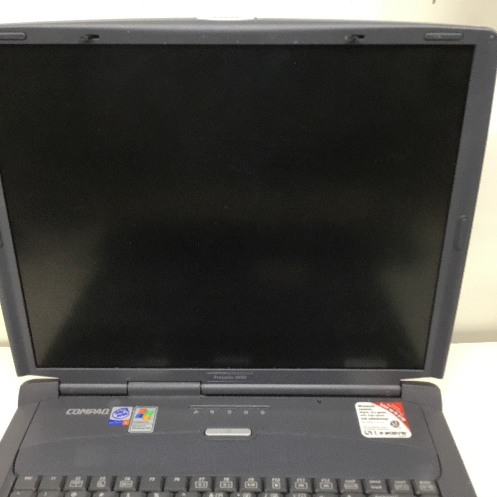 Vintage Compaq Presario 3000 Laptop Pentium 4 No Adapter / No HDD / READ DESC