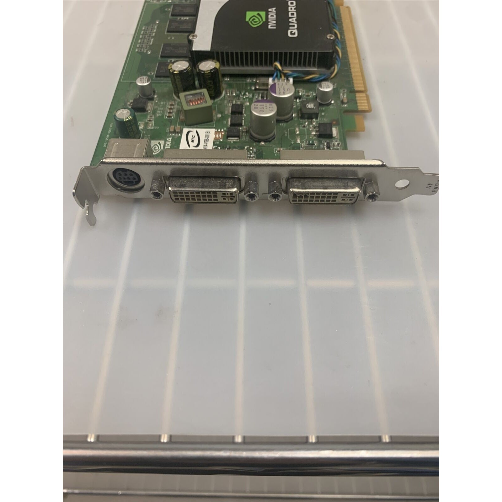 NVIDIA QUADRO FX1700 0RN034 512 MB DDR2 2xDVI S-Video Graphics Card