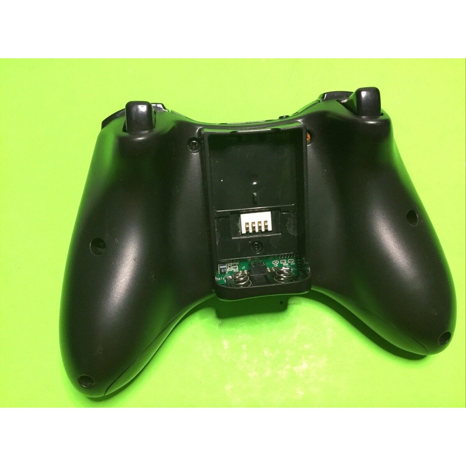 Microsoft 1708 Xbox One Controller and Xbox 360 Controller FOR PARTS or REPAIR