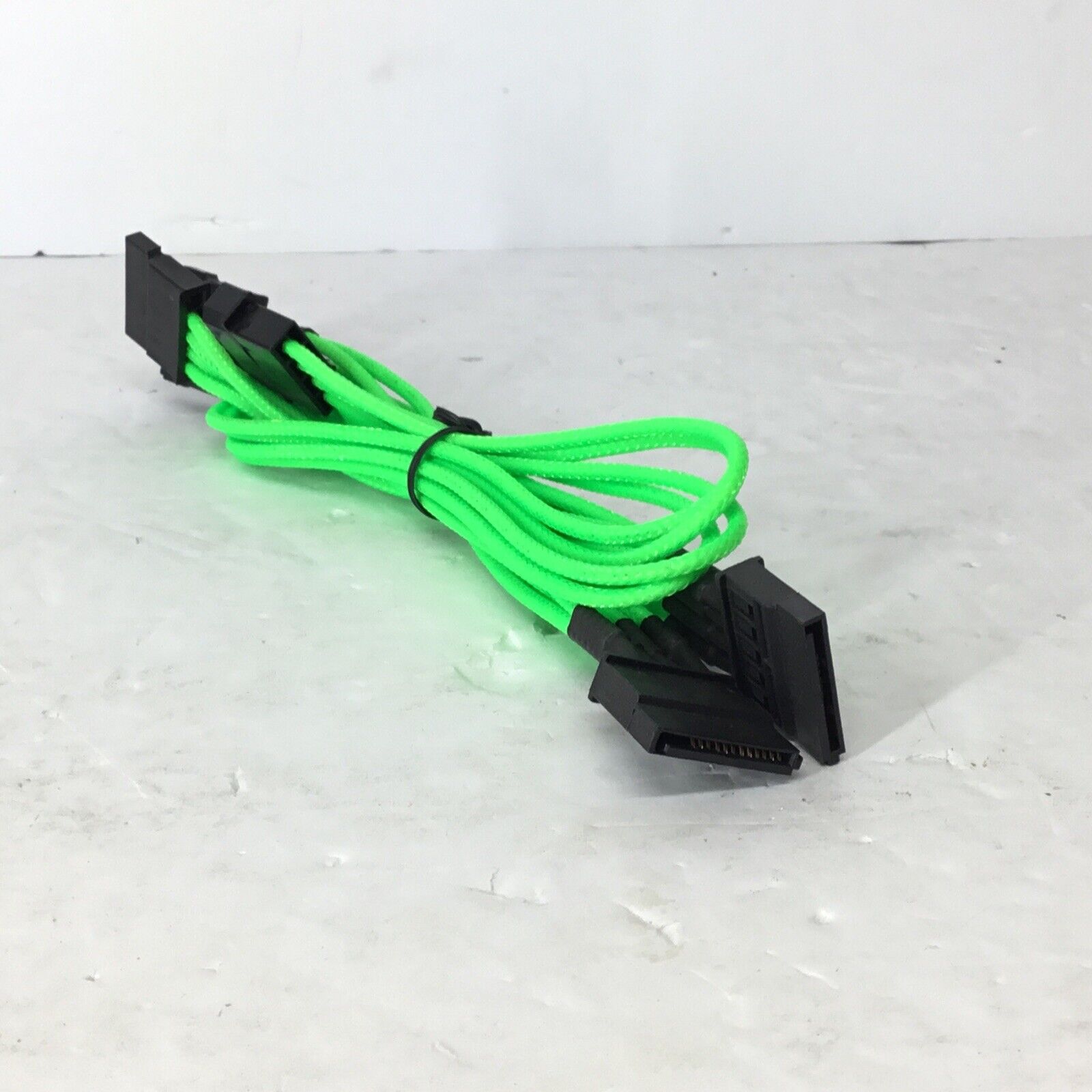 BattleBorn Molex To 4X SATA Power Cable (CB-M4SATA-GREEN) - Green