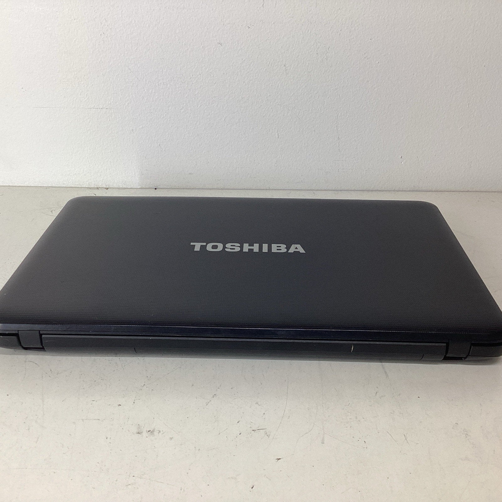 Toshiba Satellite C855D-S5106 15.6" Laptop Vision AMD 4GB RAM No HDD - For Parts