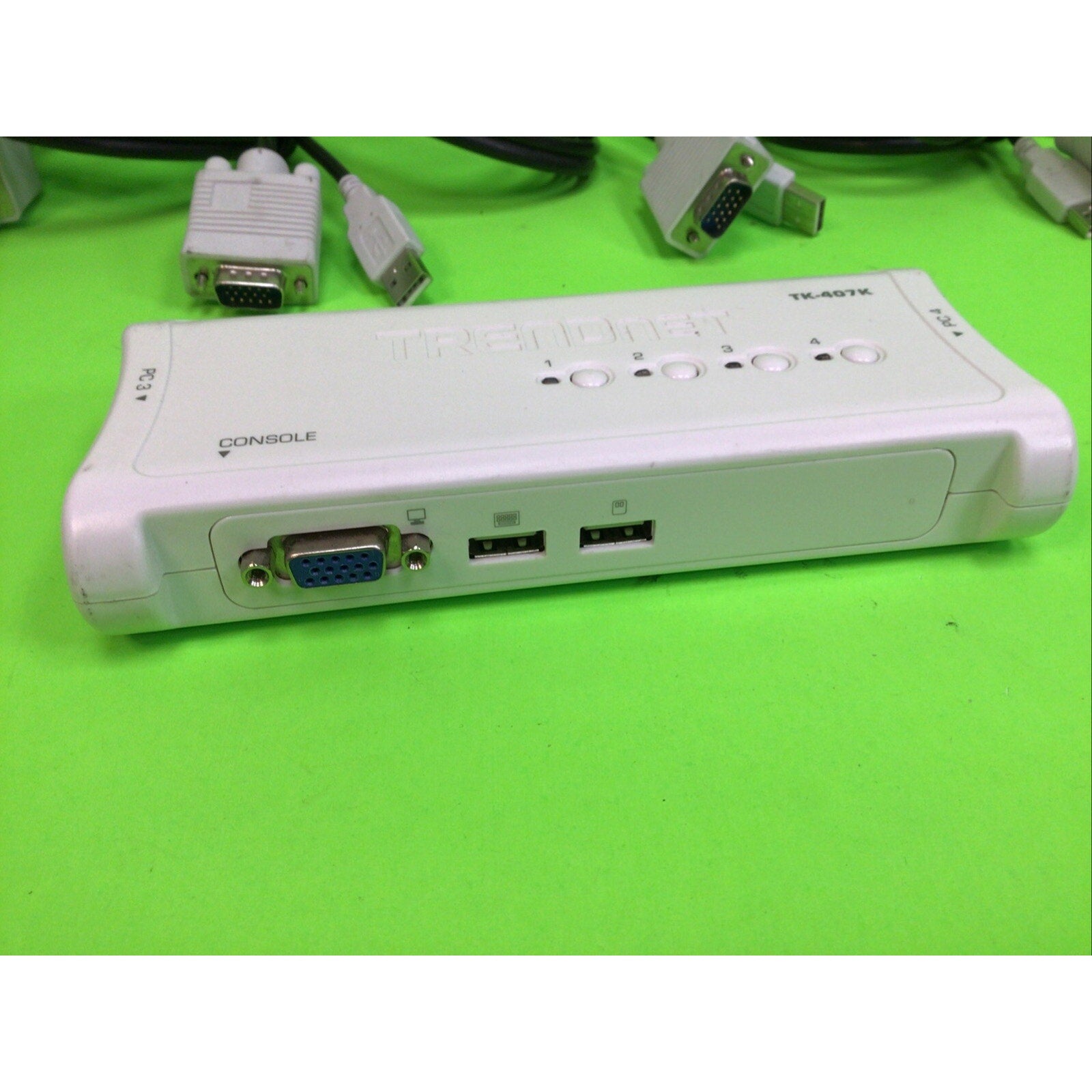 TrendNet TK-407K with 5 KVM Spilt with USB Cables
