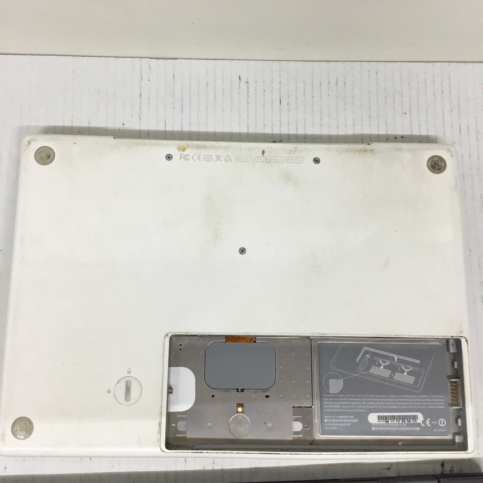 2006 Vintage Apple MacBook A1181 For Parts READ DESC