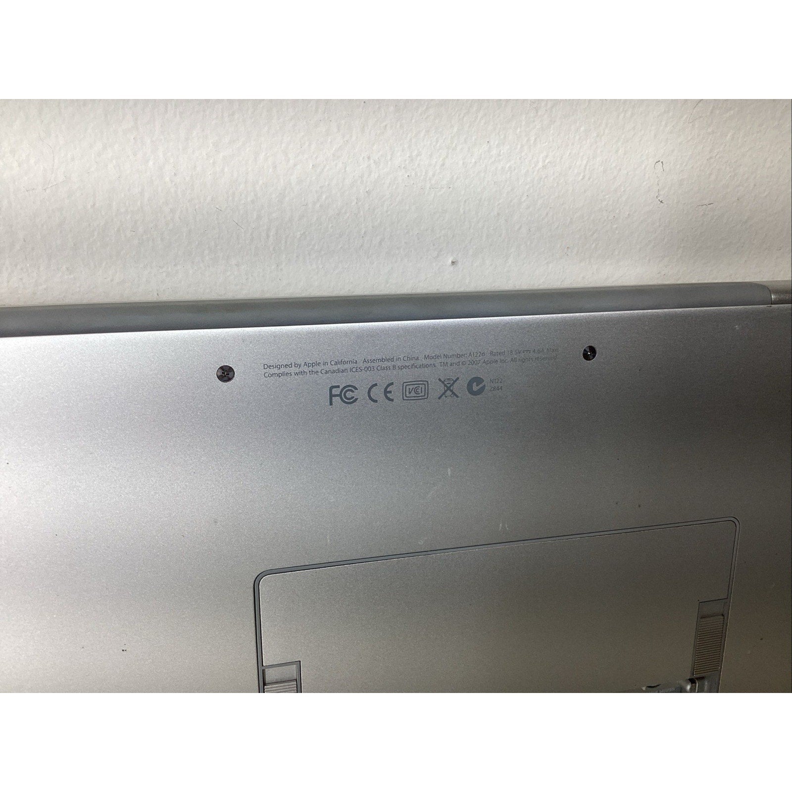 Apple MacBook Pro A1226 15.4" 2007 Intel Core Duo No Battery - For Parts