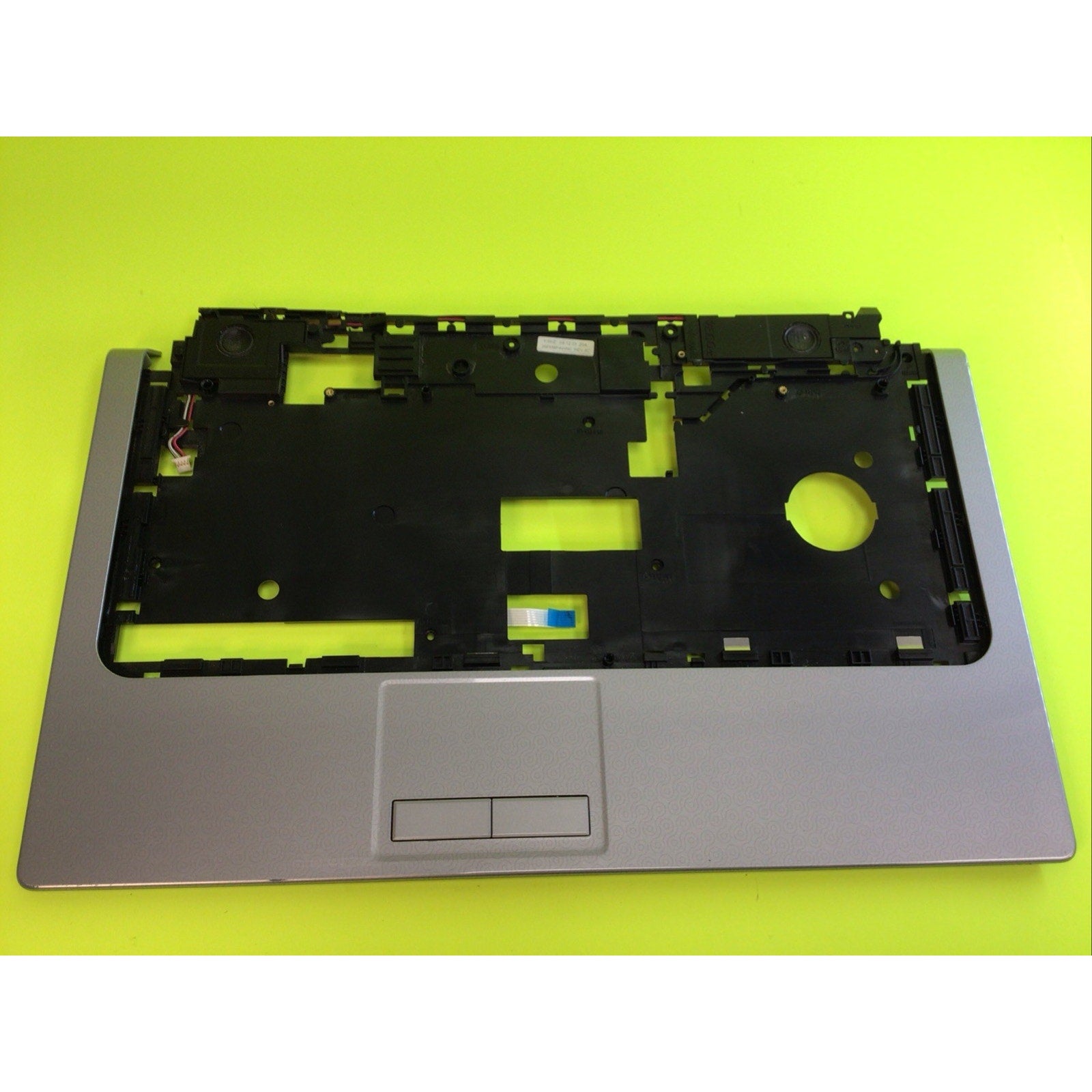 Dell Studio 1555 Palmrest W/ Touchpad 0W860P W860P