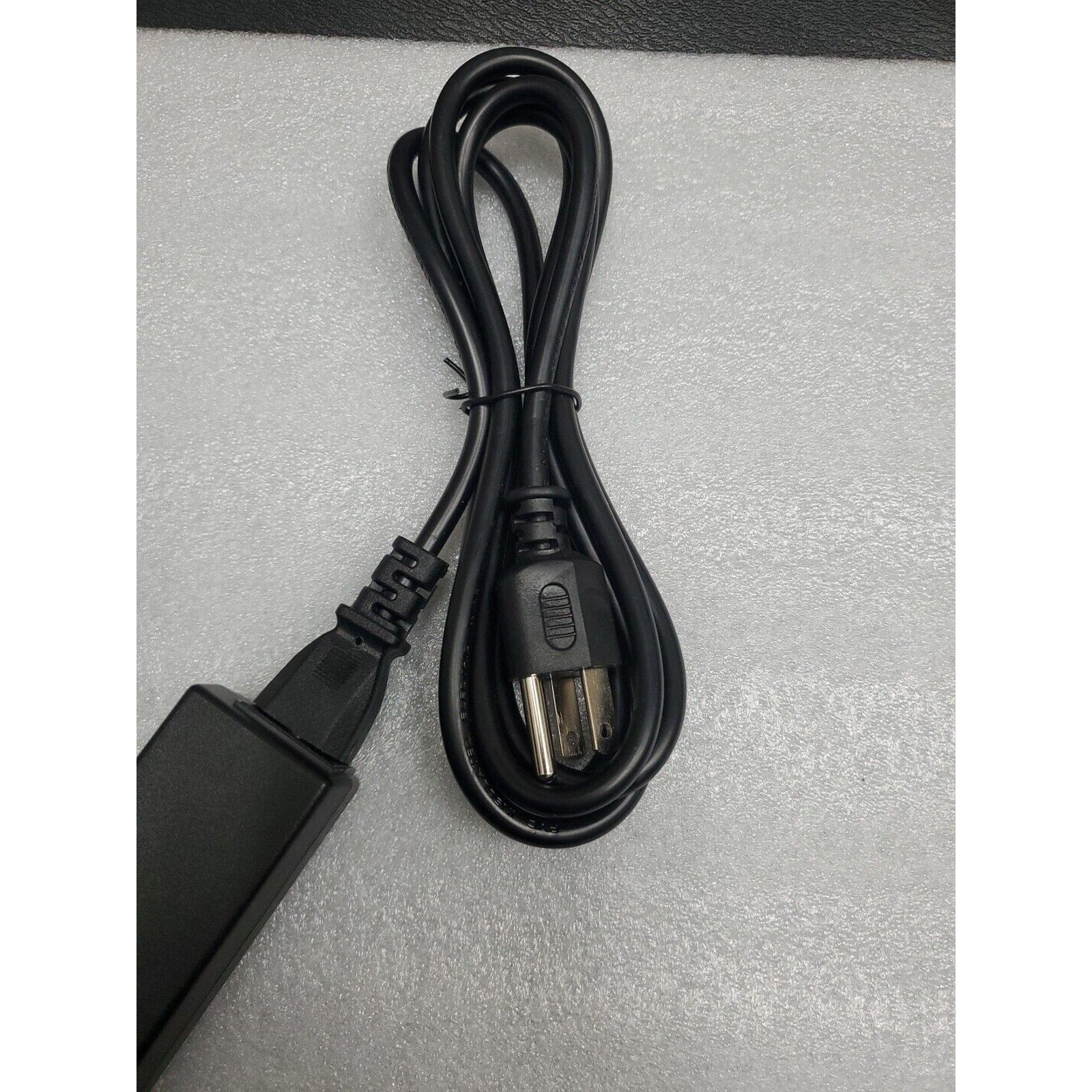 Genuine DELL Tablet 30W 19V 1.58A AC Power Adapter Charger + Cable D28MD 0D28MD