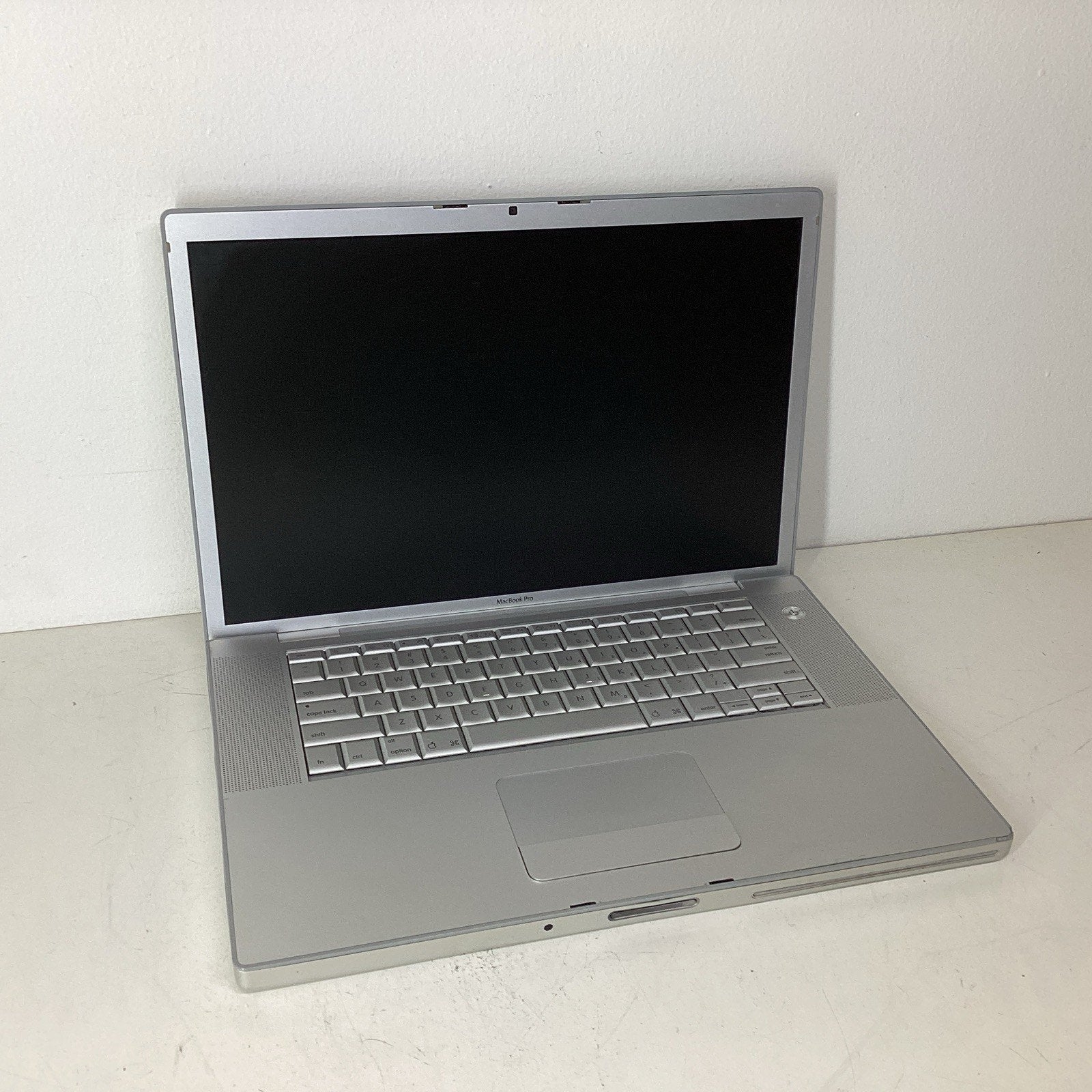 Apple MacBook Pro A1211 Intel Core 2 Duo 2.16GHz 1GB RAM 120GB HD - For Parts