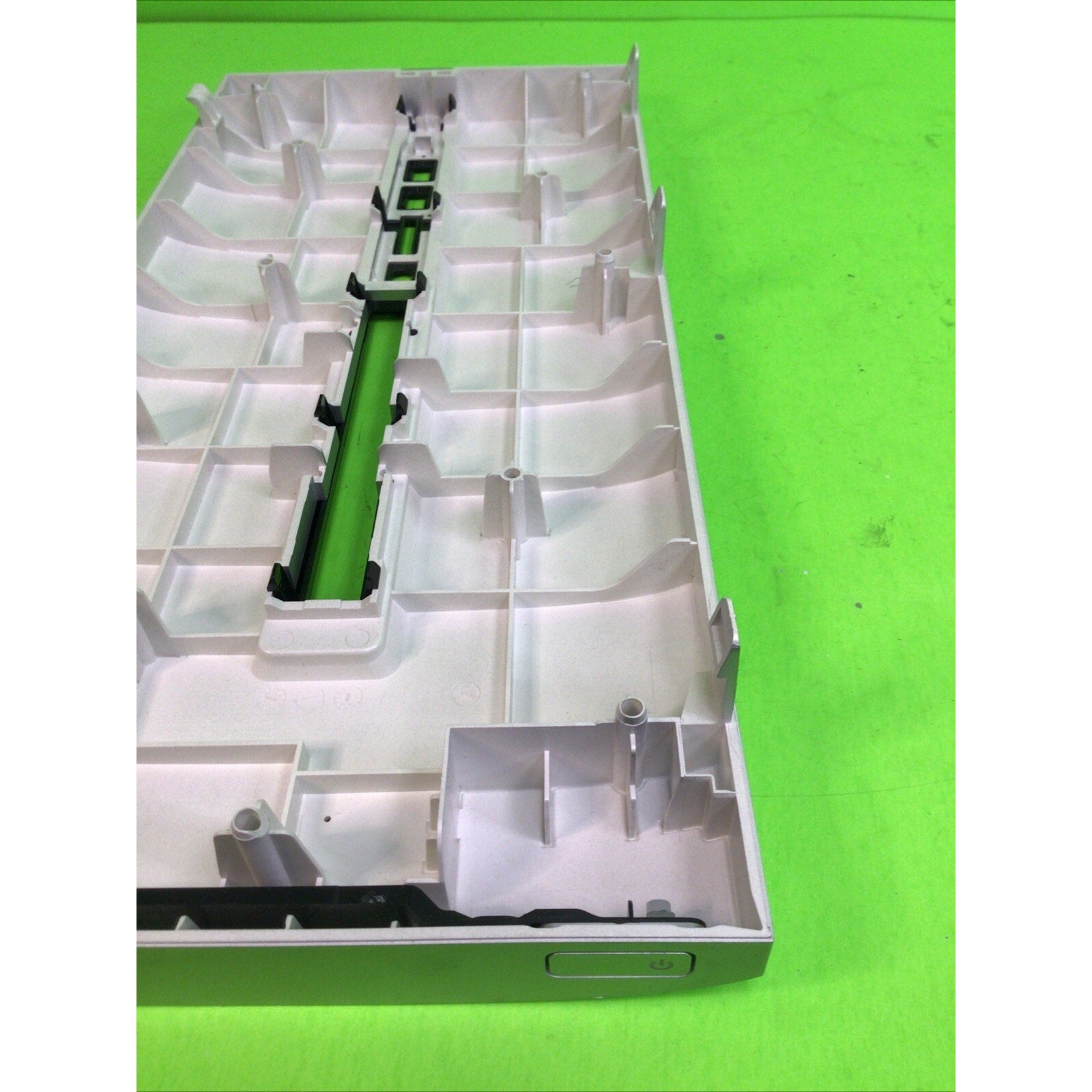 HP Pavilion 550 Bezel - Front Panel Silver 799777-001