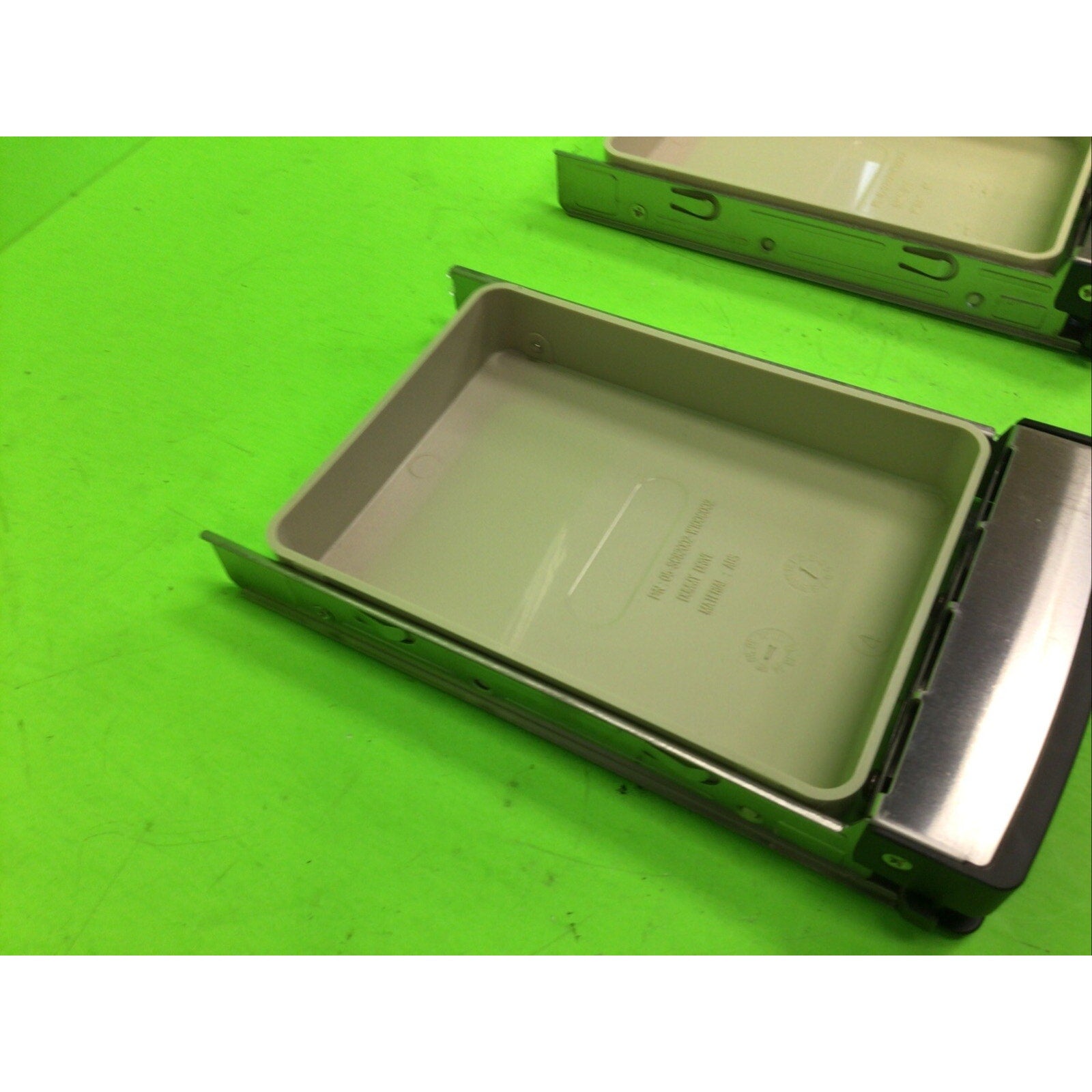 Lot of 2x Supermicro 3.5 Hot Swap Hard Drive Storage Caddy 05-SC82002-W100C002