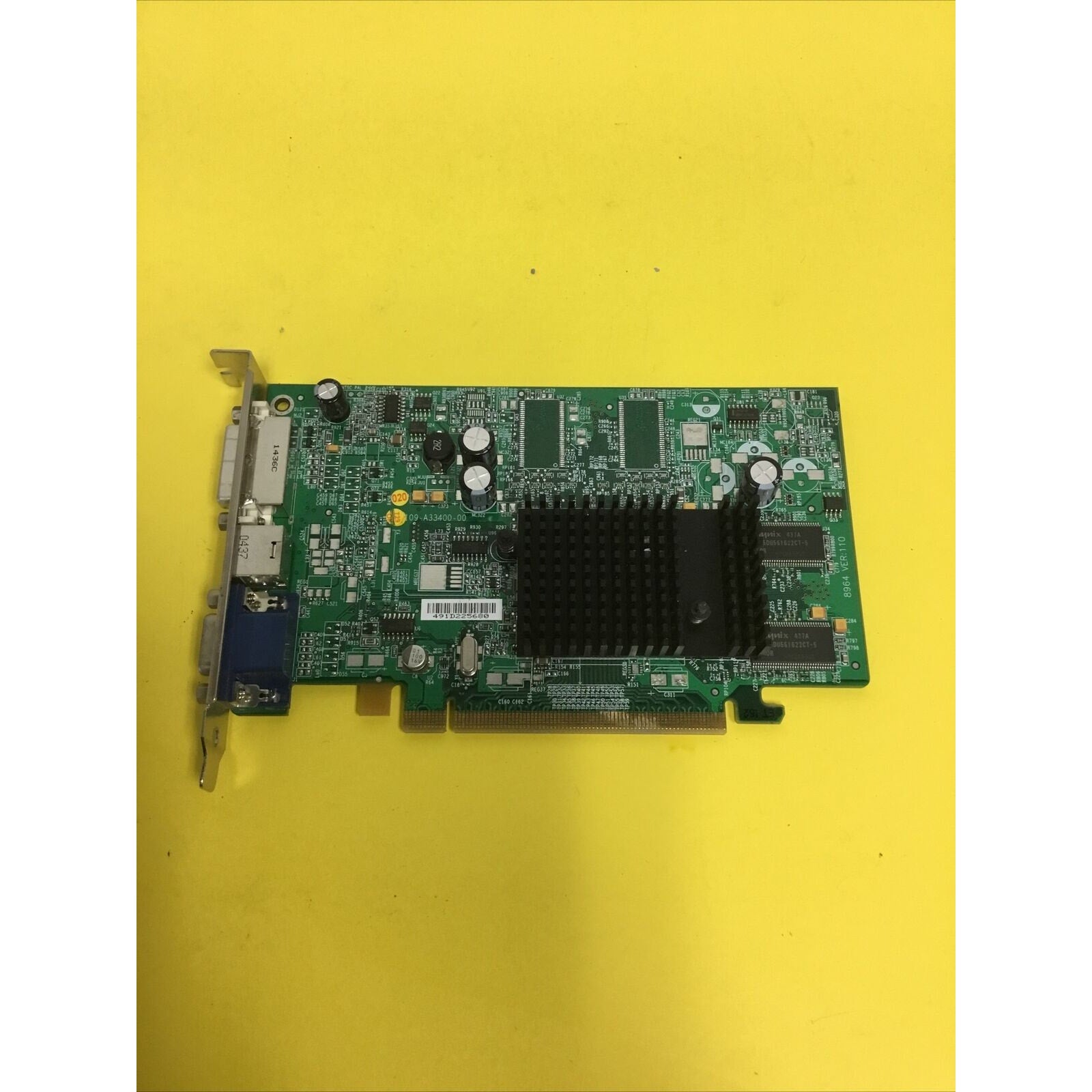 8964 VER:110 E-G012-04-2366 ATI RADEON X300 SE 128MB PCI-EXPRESSX16 DVI VGA TV-O