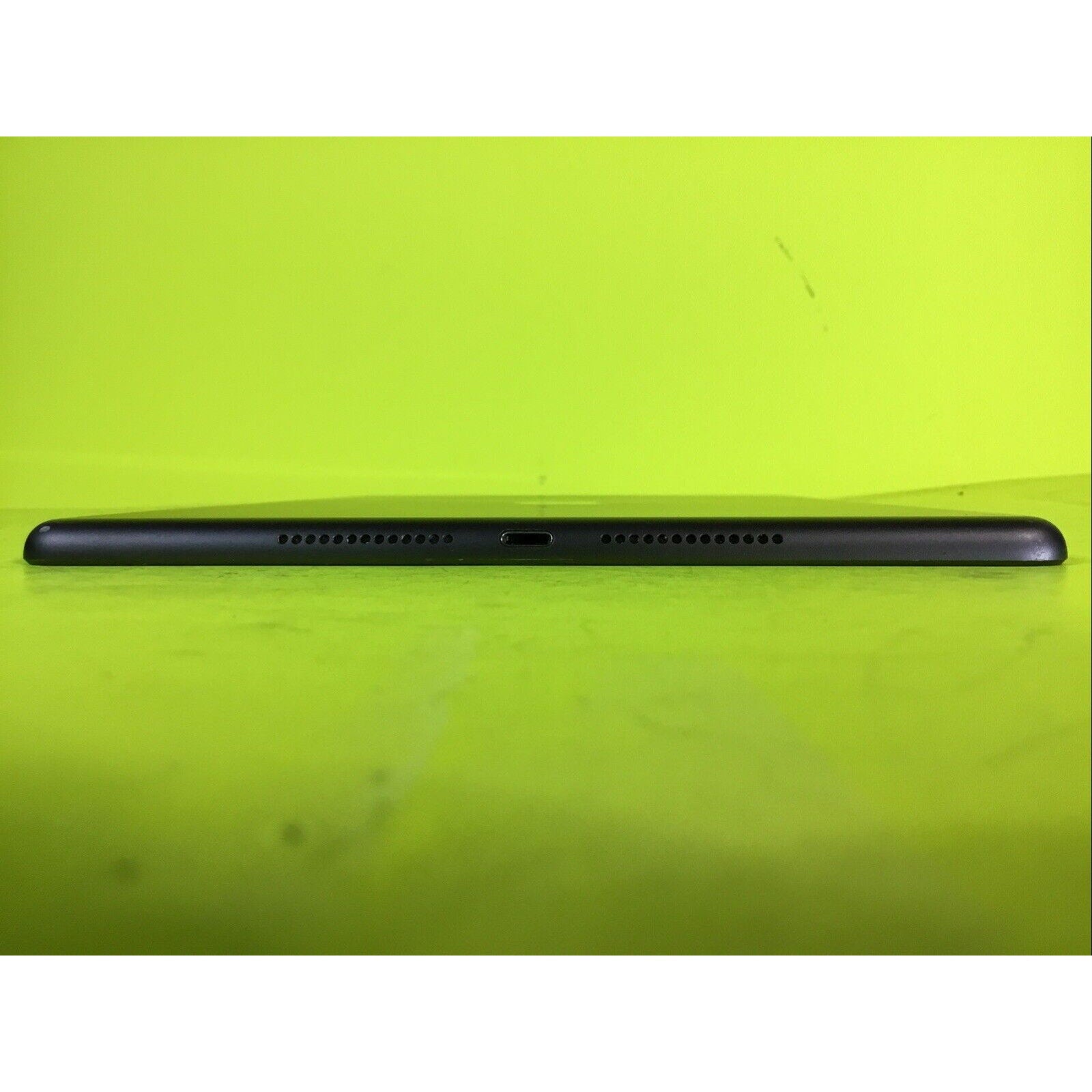 Apple iPad 7th Gen A2197 Gray FOR PARTS REPAIR or RECYCLE