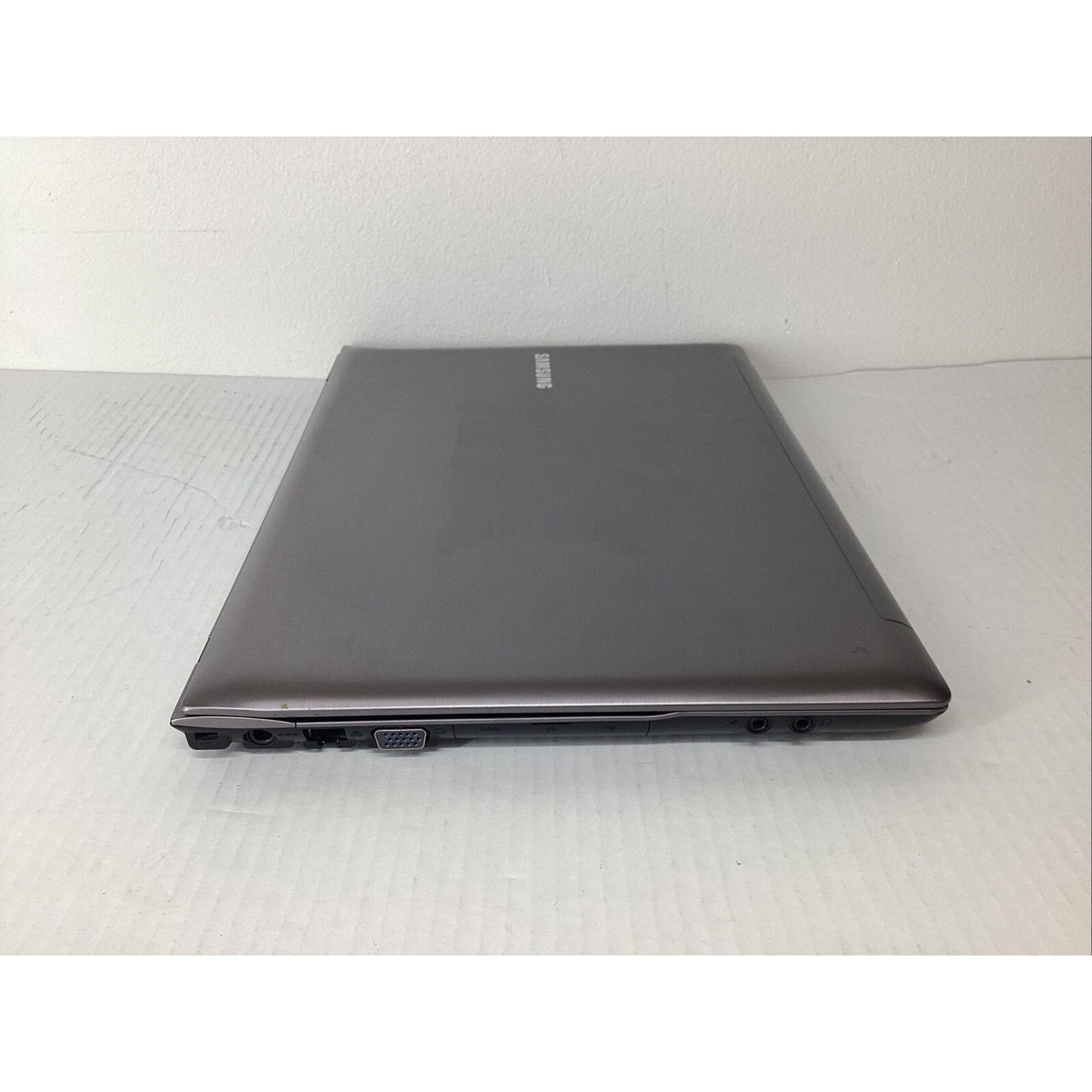 Samsung QX411 14" NP-QX411L-W01UB Intel Core i5 6GB RAM 640GB HDD - For Parts