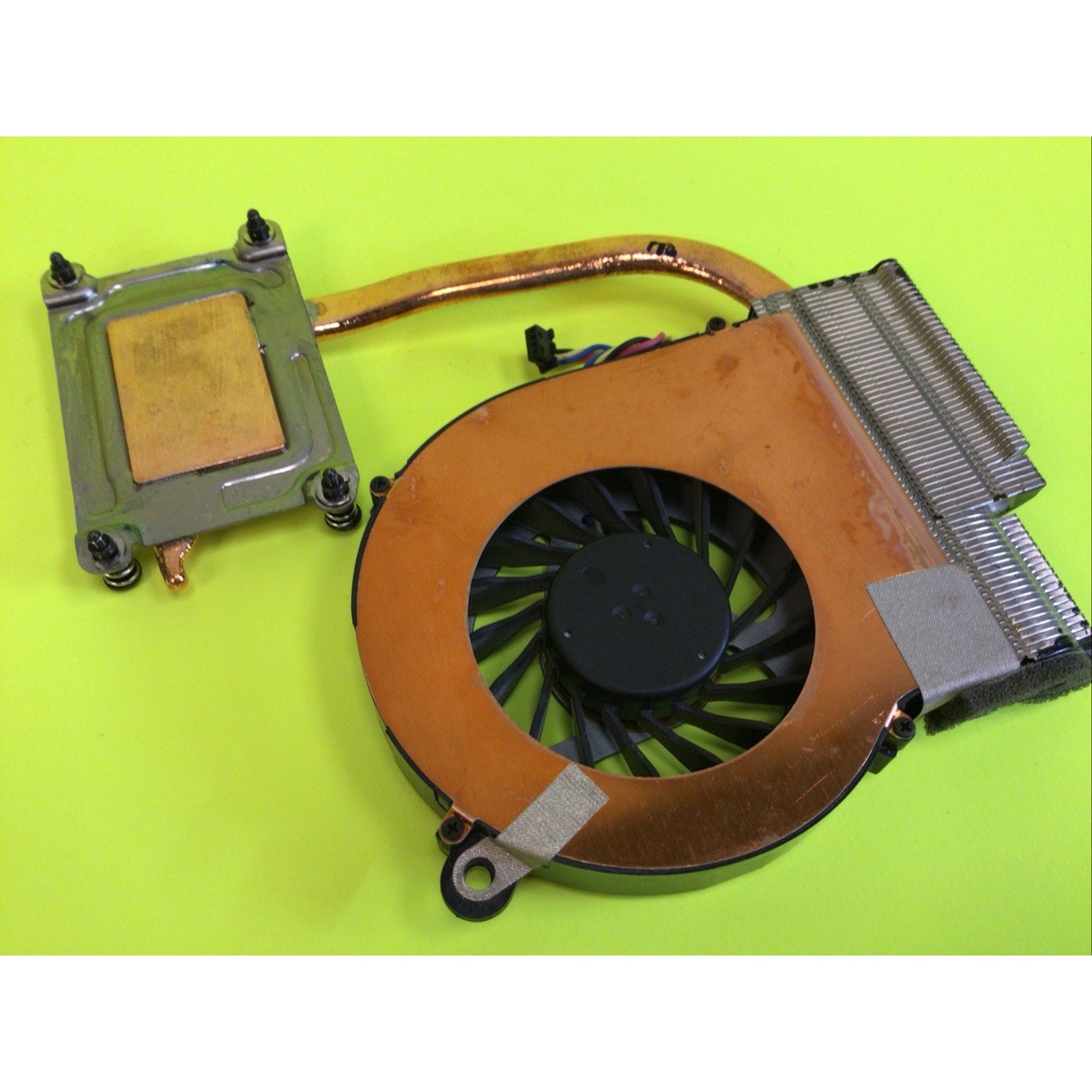 HP 2000-2c20nr CPU Fan and Heat Sink 685086-001