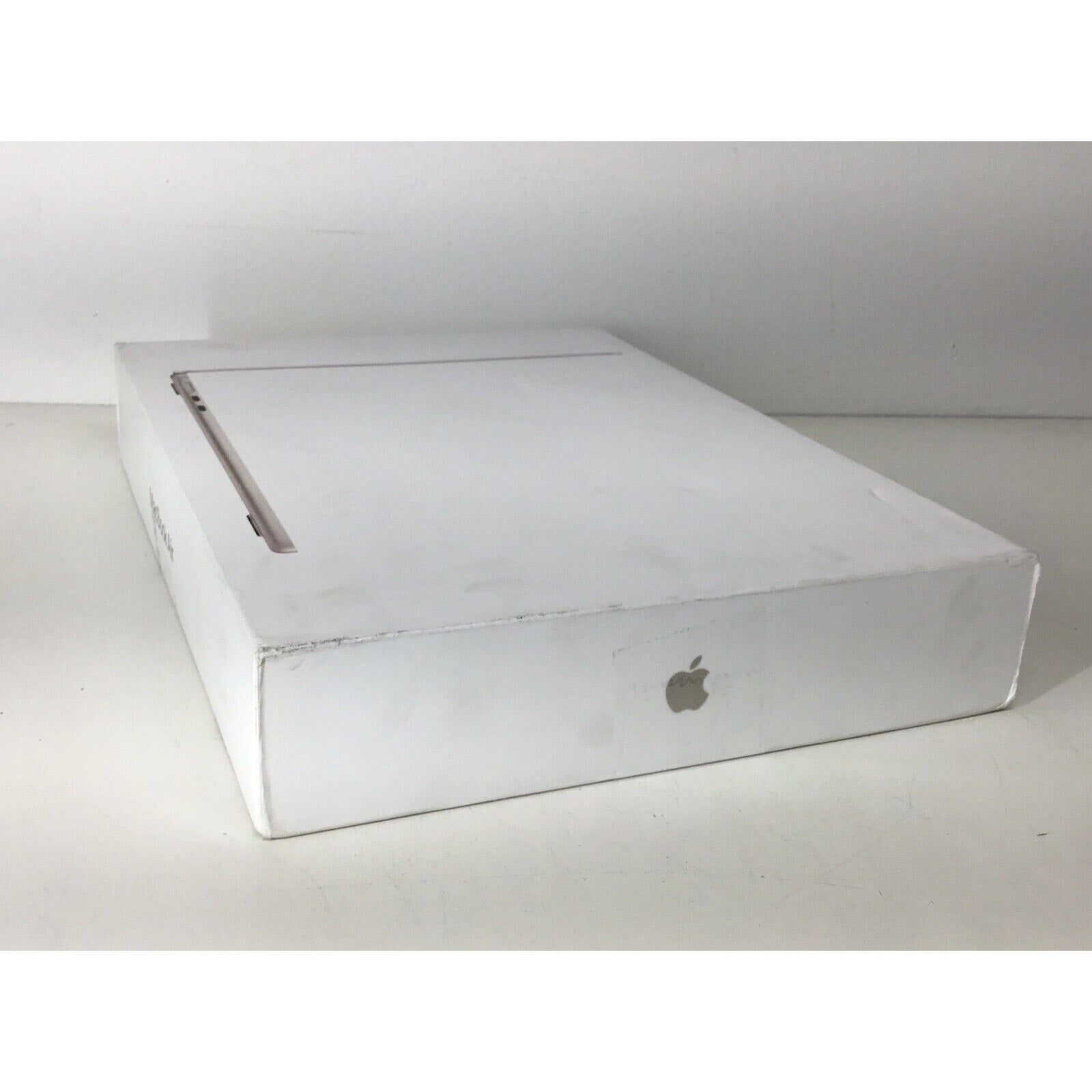 2024 Apple MacBook Air 13.6in M3 Chip 256 GB SSD 8GB RAM 8-Core GPU MRXT3LL/A