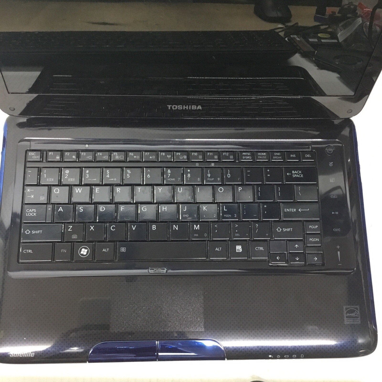 For Parts Toshiba Satellite E205-S1980 / No Adapter 14"