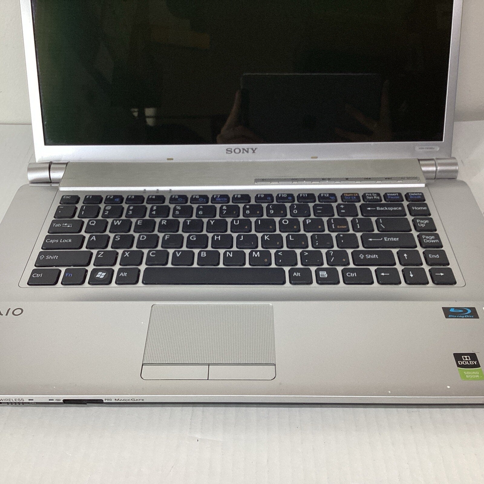 Sony Vaio PCG-3D3L Intel Centrino 2 4GB RAM 320GB HDD Laptop Computer-For Parts