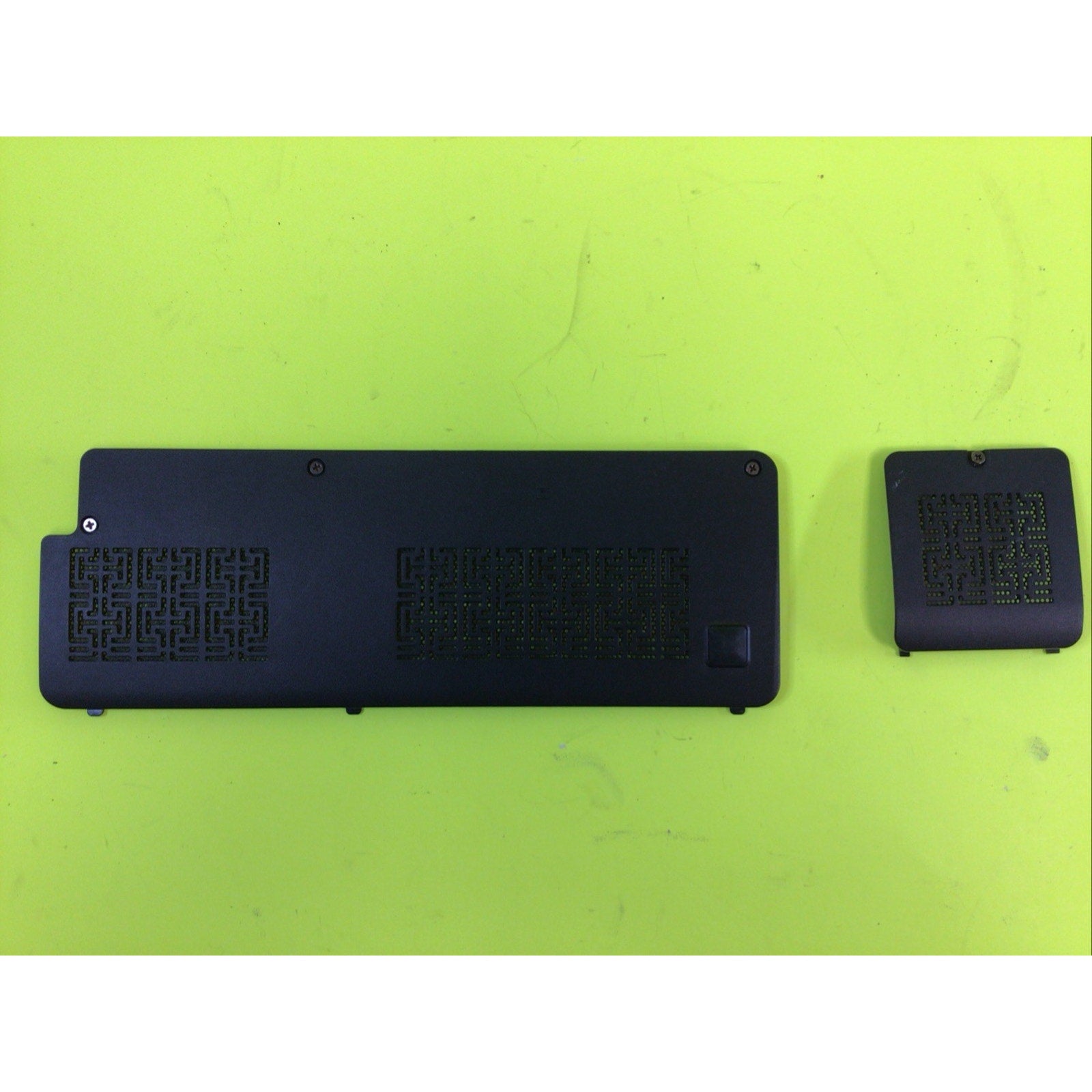 Lenovo IdeaPad Y560 Bottom Cover RAM HDD Access Door Set 35KL3HDLV00