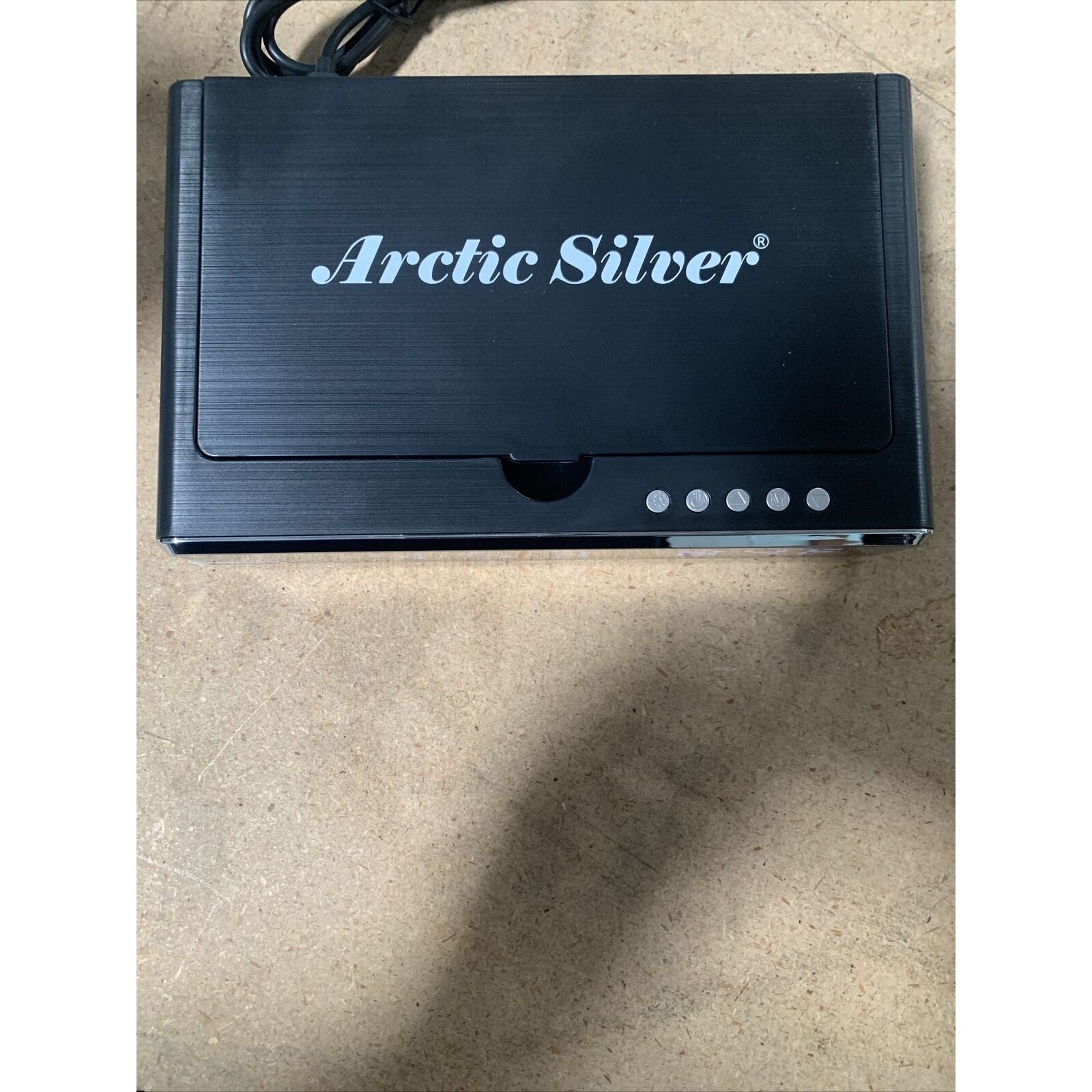 Arctic Silver UV SANITIZER DESK CLOCK WITH WIRELESS CHARGING - UV07-US