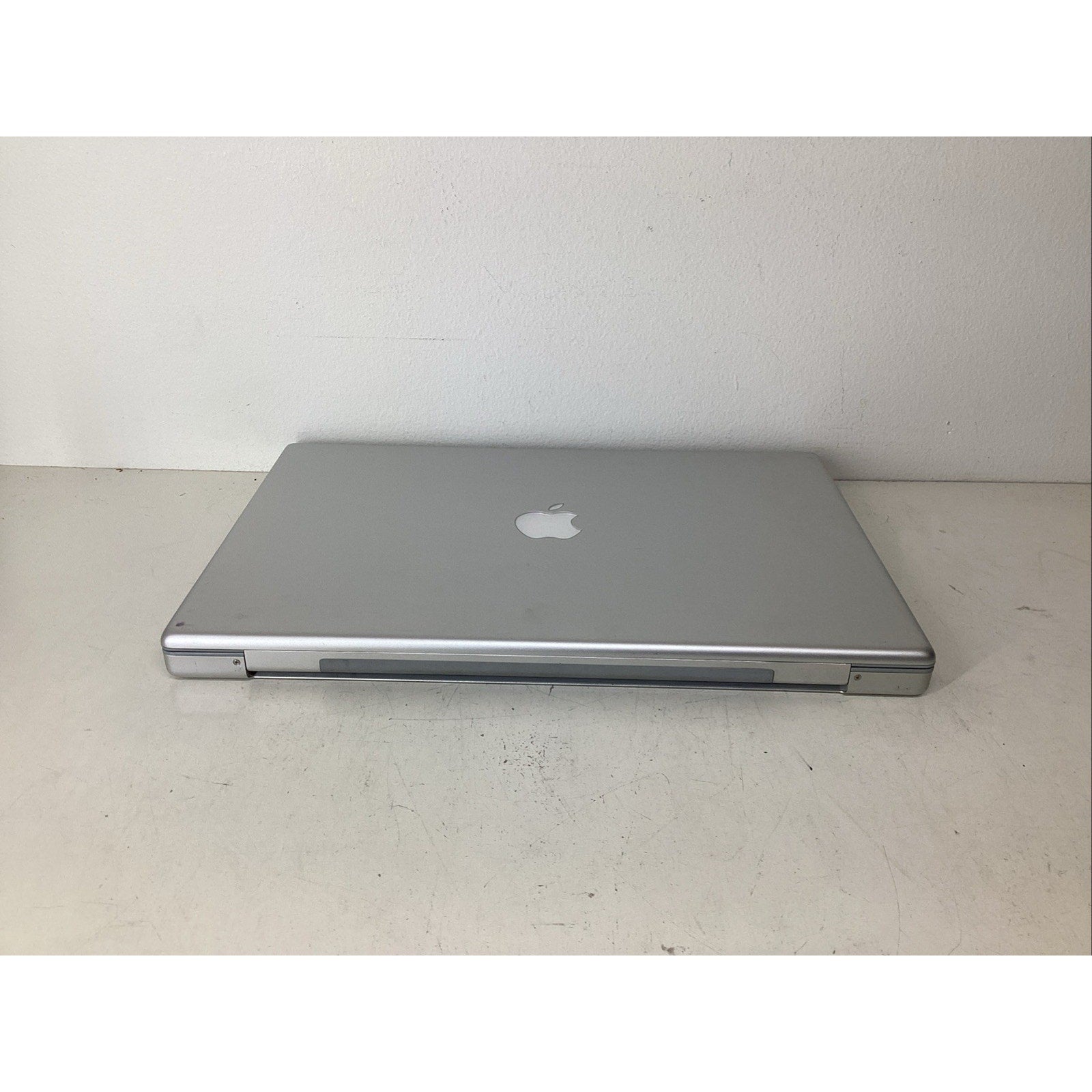 Apple MacBook Pro A1226 15.4" 2007 Intel Core Duo No Battery - For Parts