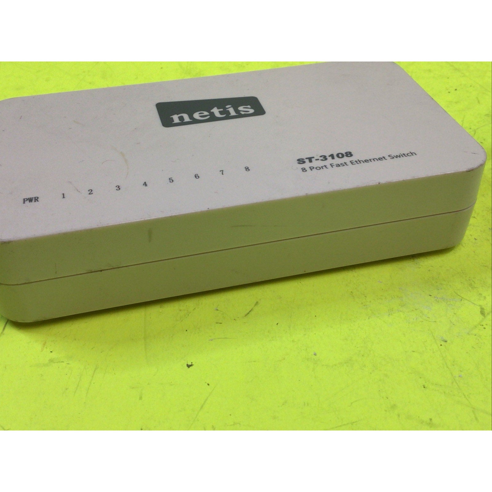 Netis ST3108 8-port 100mbit Fast Ethernet Switch