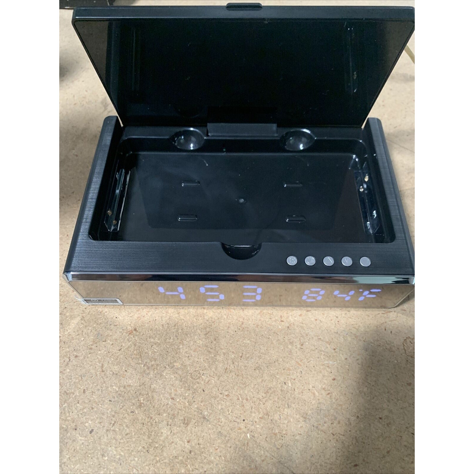 Arctic Silver UV SANITIZER DESK CLOCK WITH WIRELESS CHARGING - UV07-US