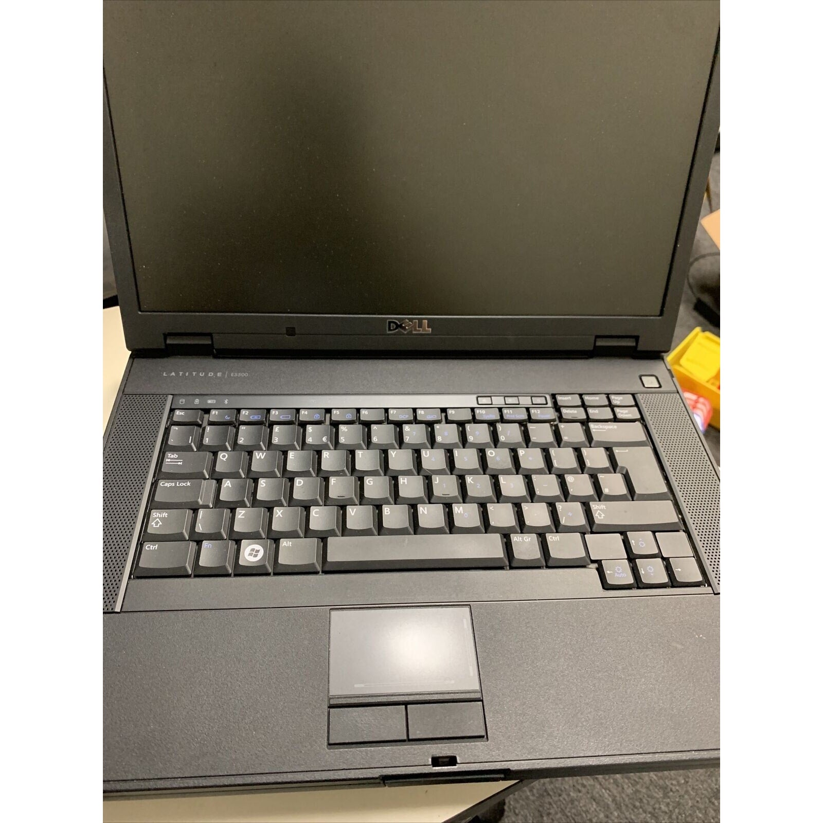 Dell Latitude E5500 Laptop C2D P8400 @2.26GHz 3GB RAM - No HDD/No Power Adapter