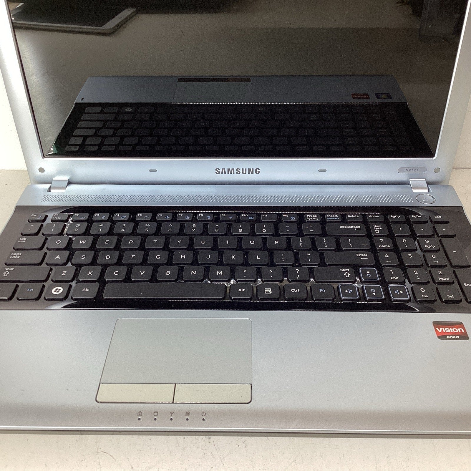 Samsung NP-RV515-A01US 15.6 AMD E-350 Dual-Core 4GB RAM 320GB HDD - For Parts