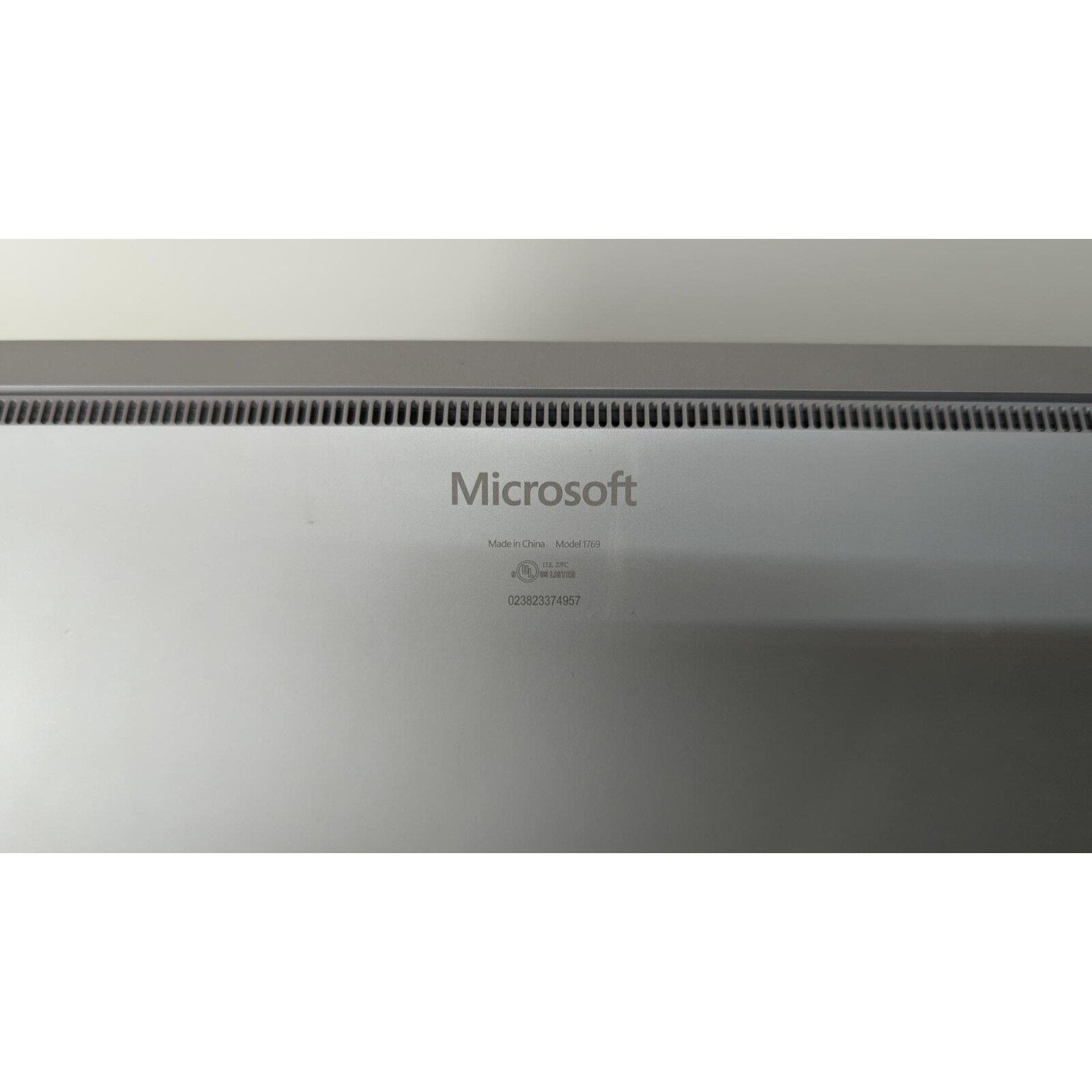 Microsoft Surface Laptop - Core i7-7660U 16GB RAM 512GB SSD - Model 1769